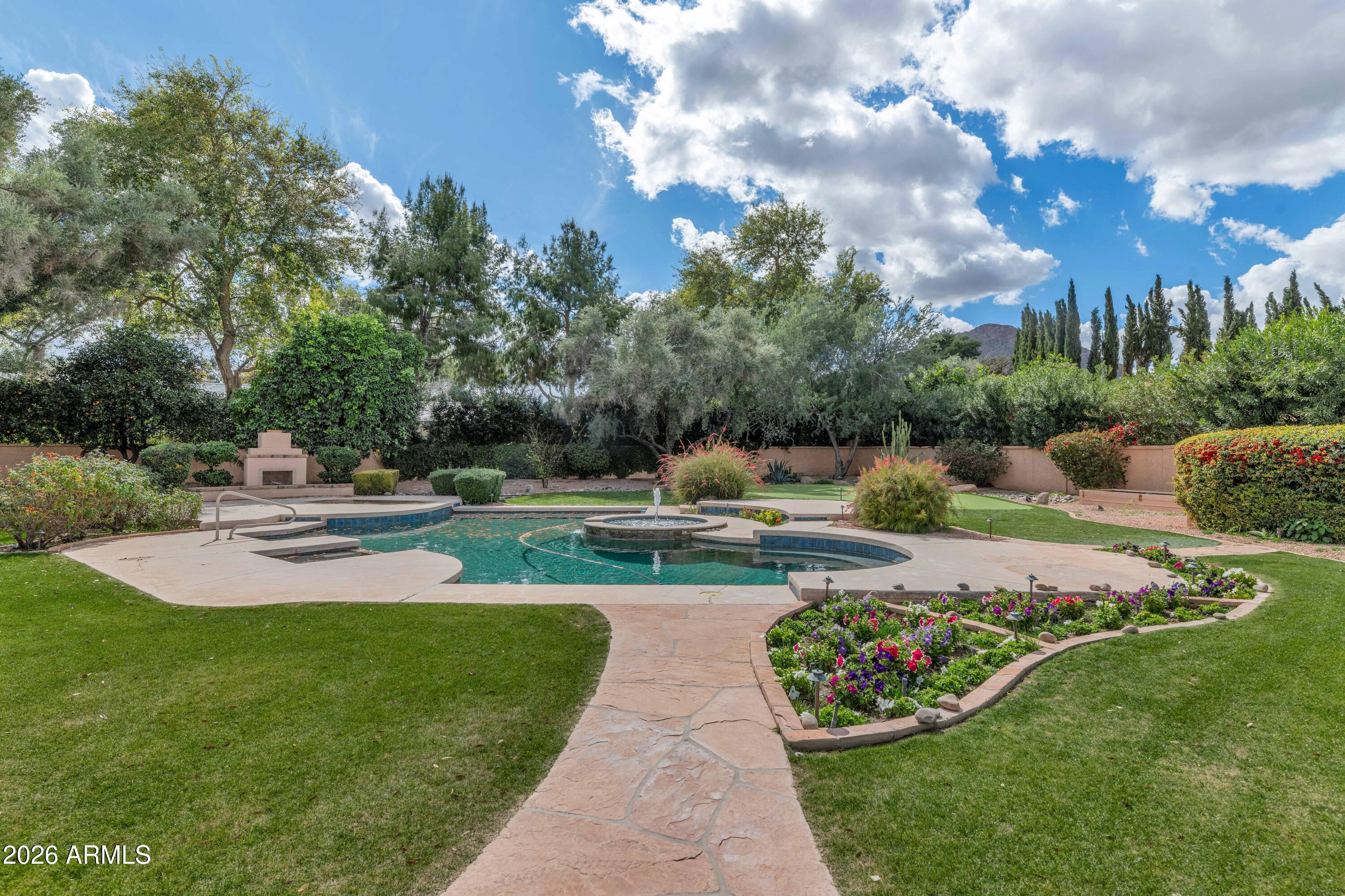 6301 E HUNTRESS Drive