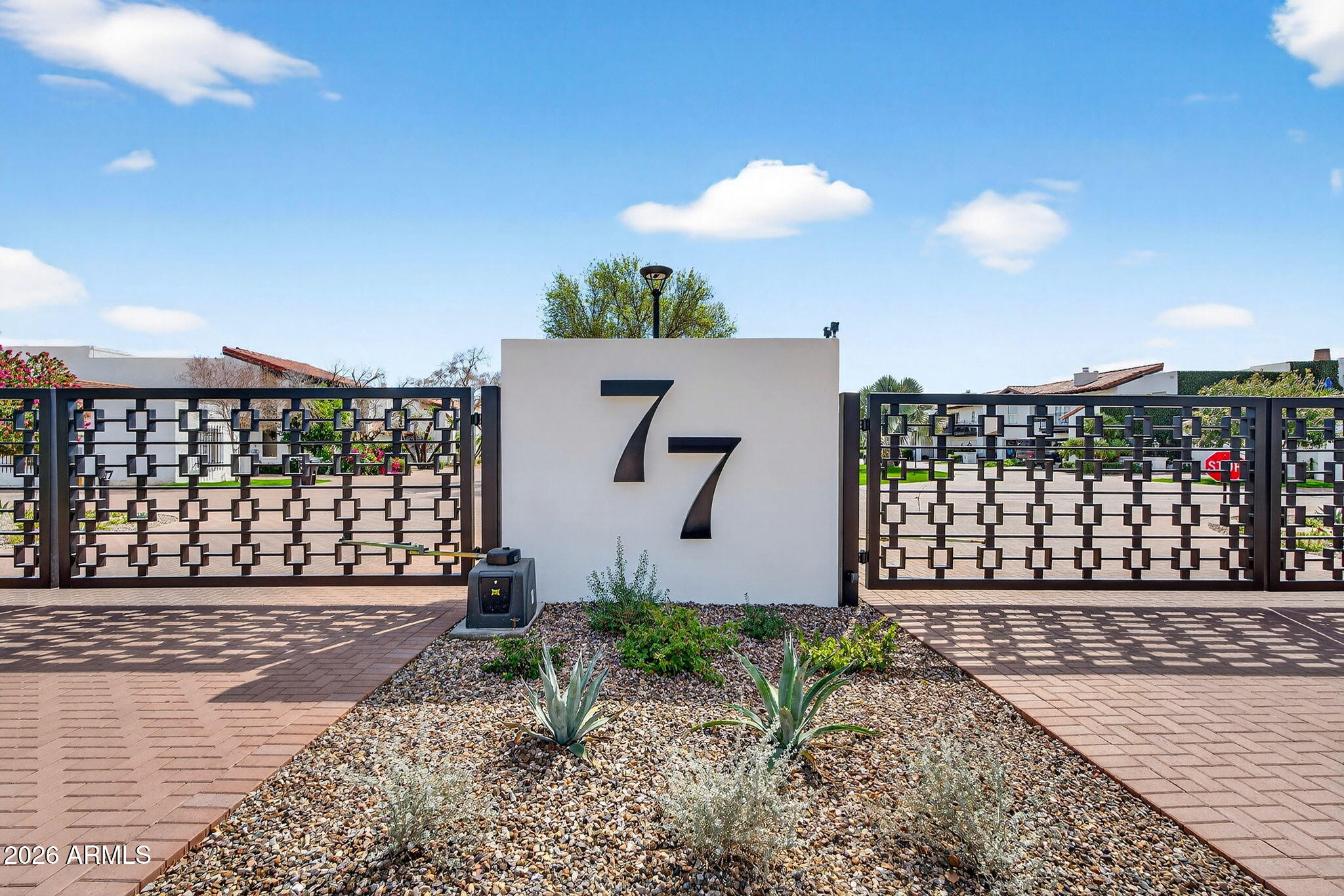 77 E MISSOURI Avenue 27