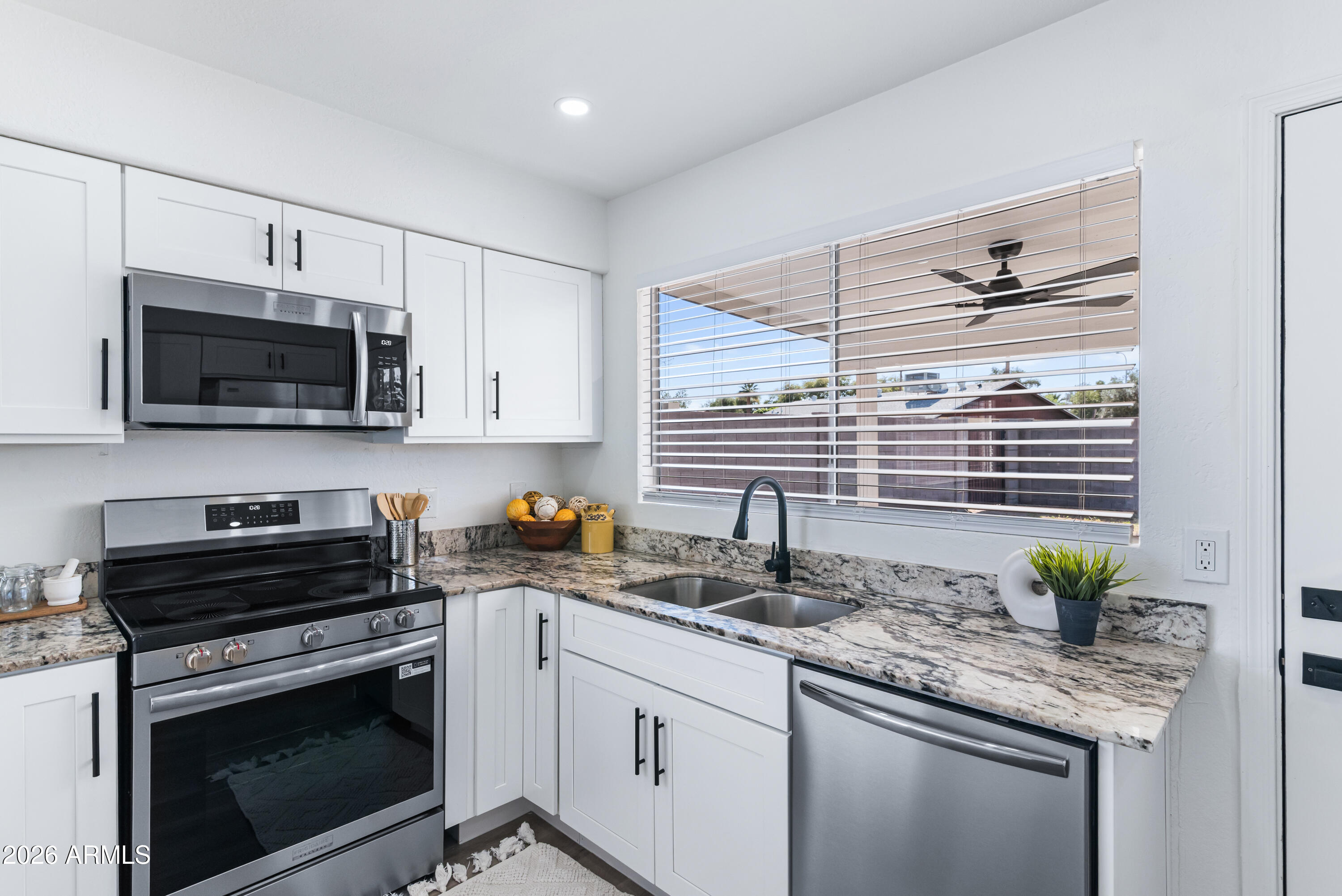 525 W El Prado Road