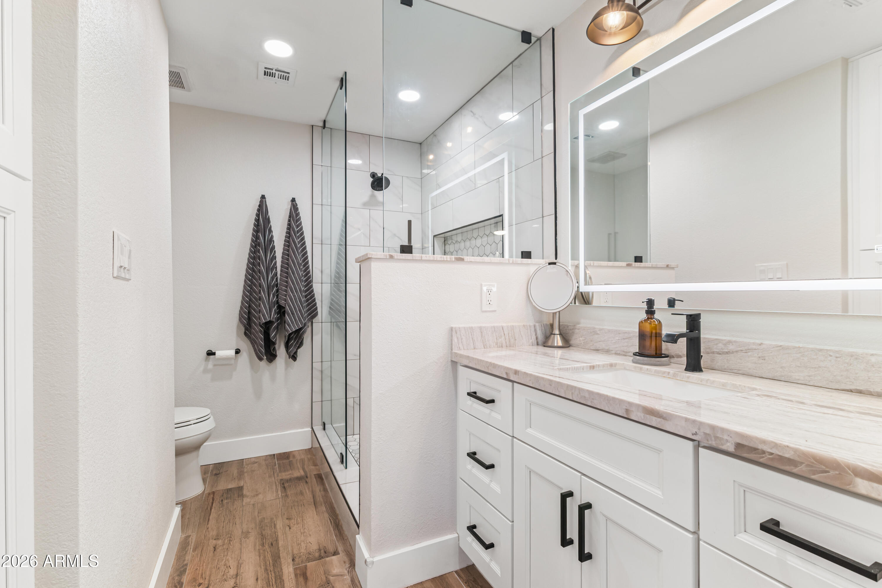 8787 E MOUNTAIN VIEW Road 1019