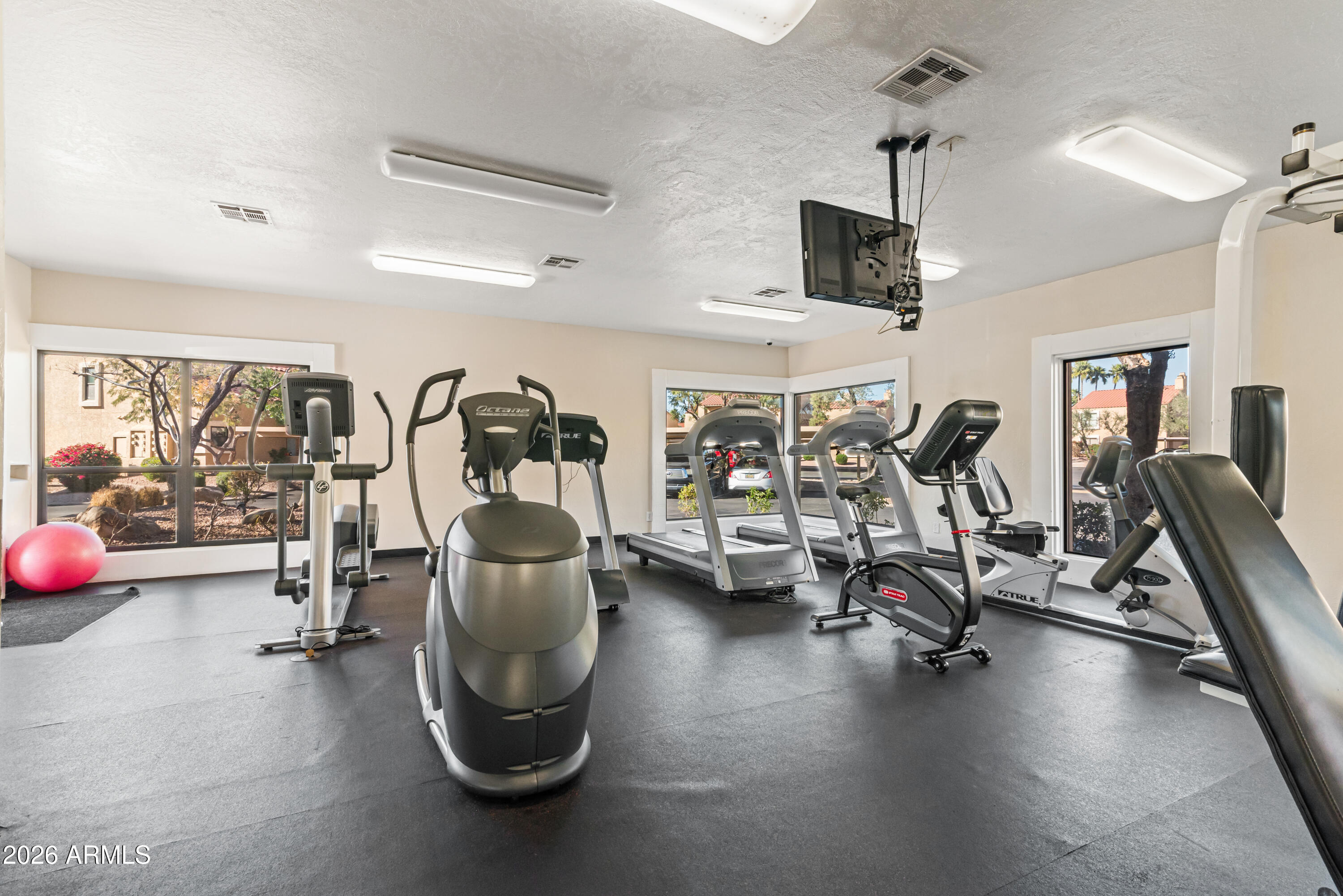 8787 E MOUNTAIN VIEW Road 1019