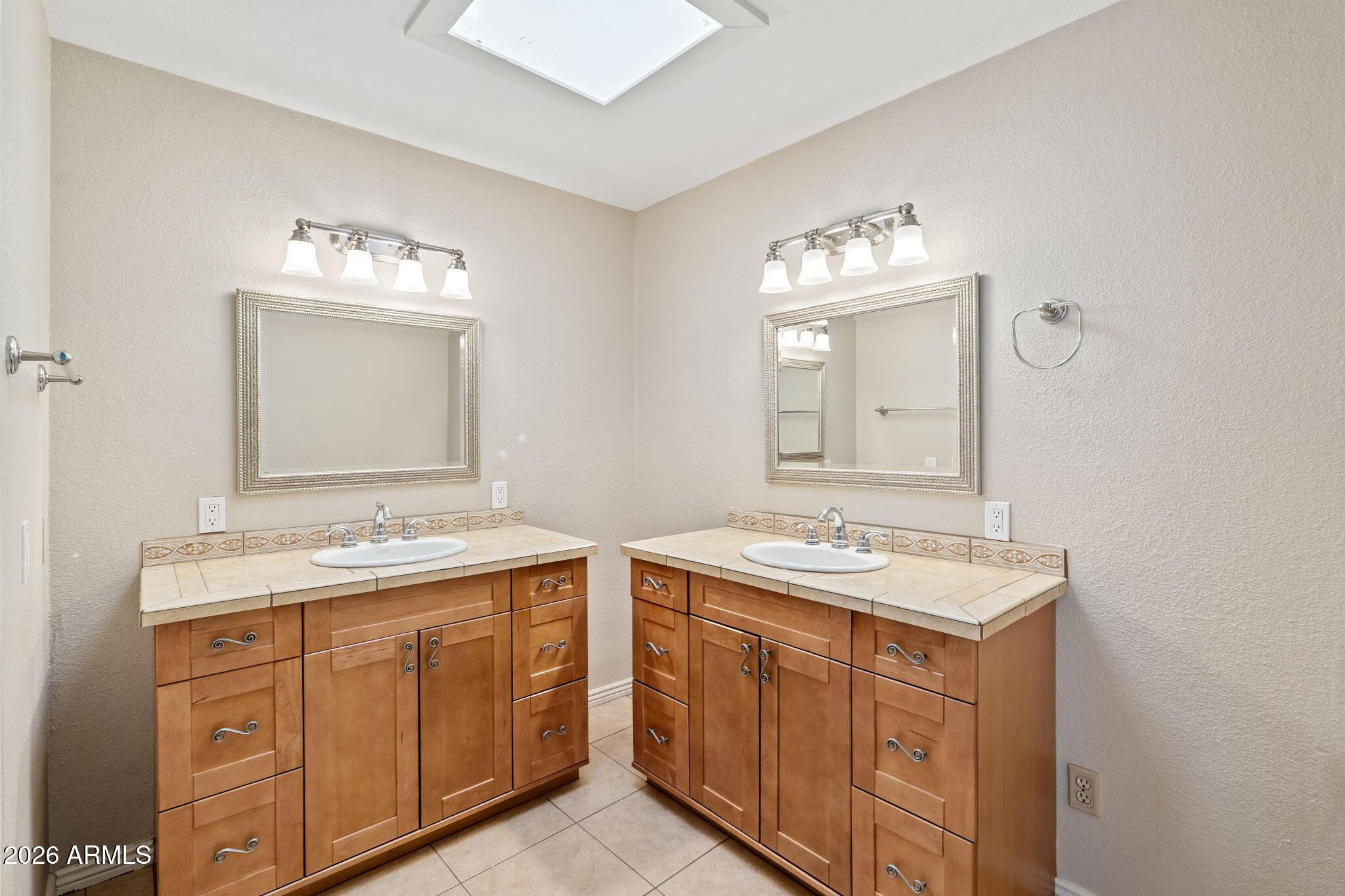 3007 N 84th Place