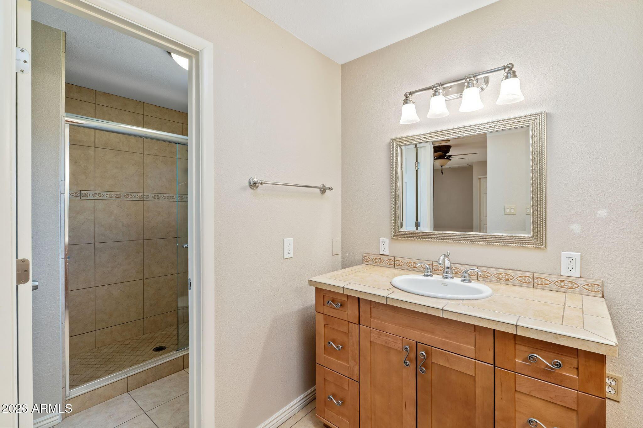 3007 N 84th Place