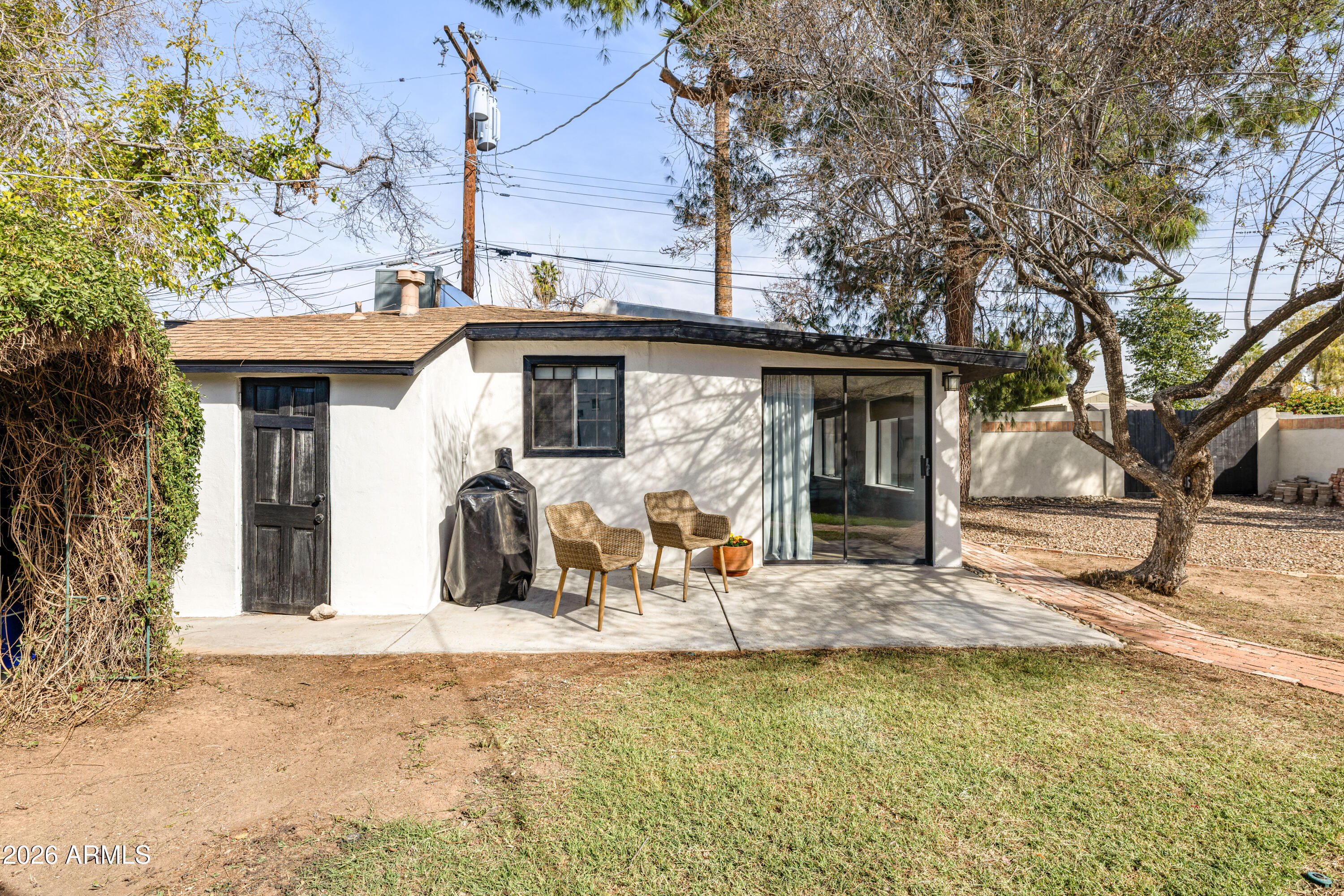 1118 E COLTER Street
