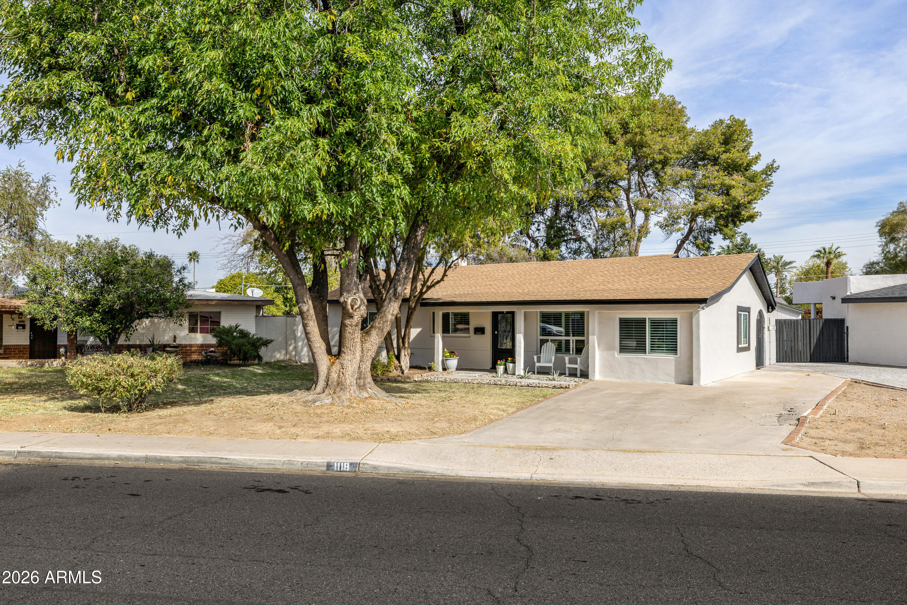 1118 E COLTER Street