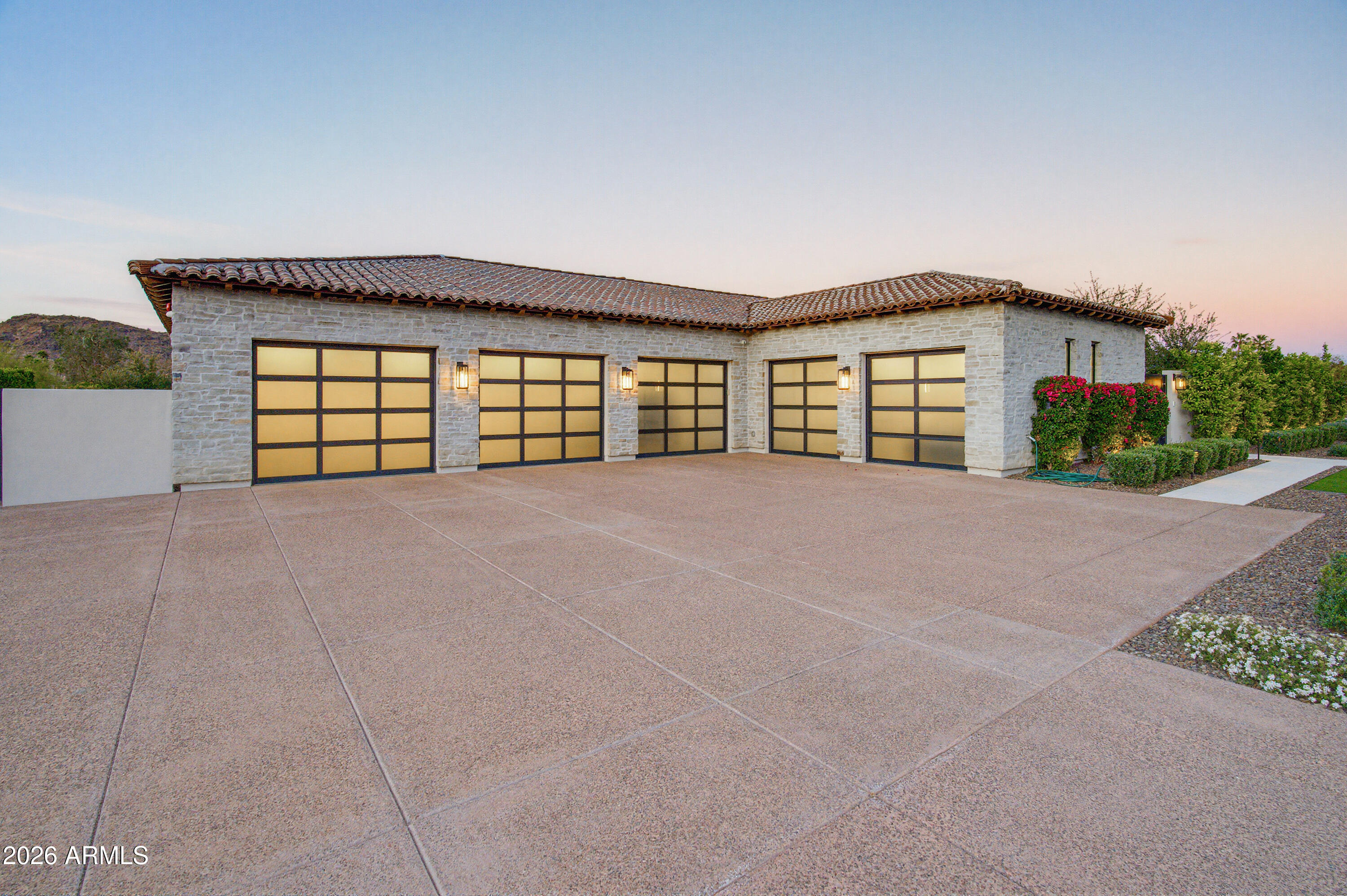 6210 E KEIM Drive
