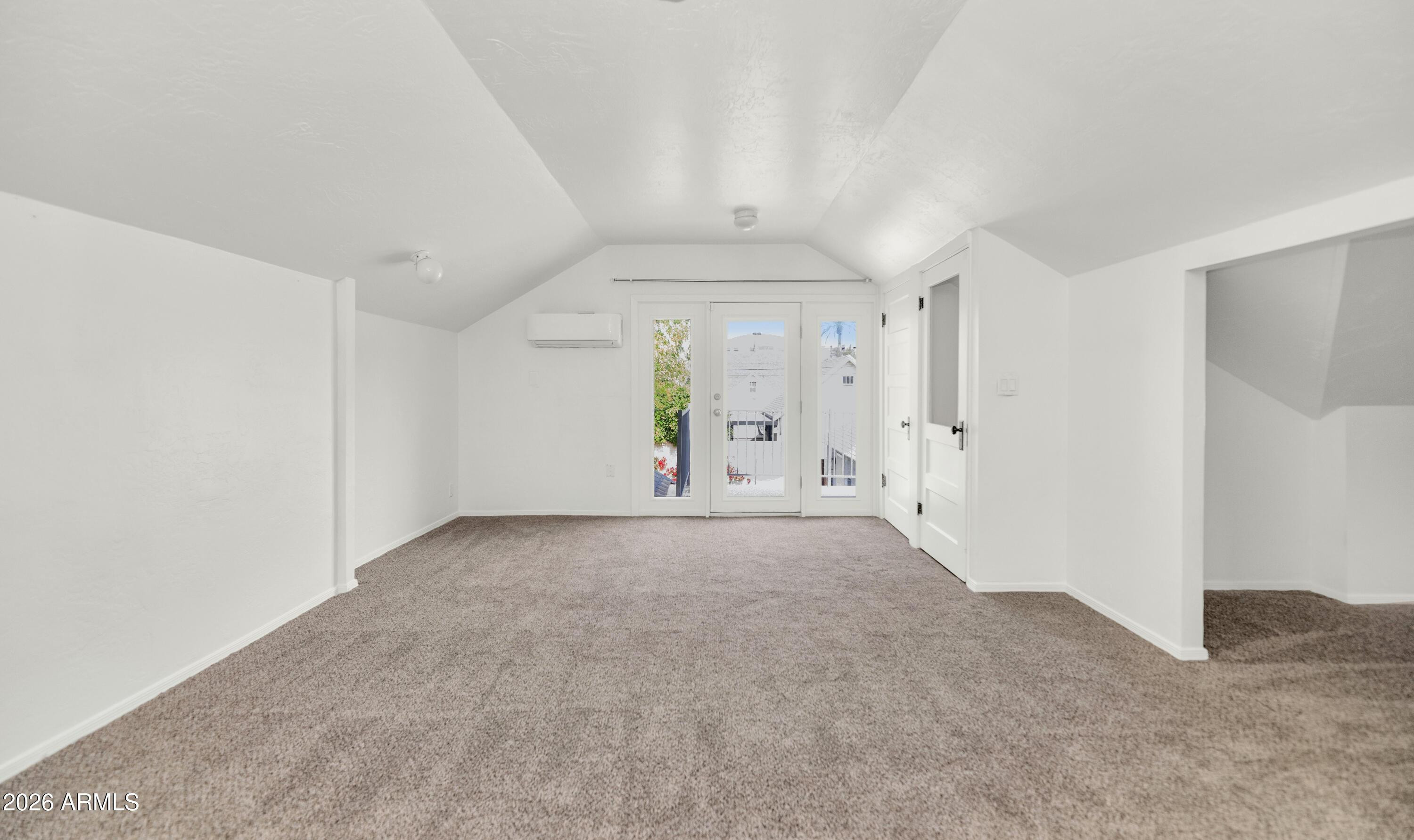 114 W Windsor Avenue