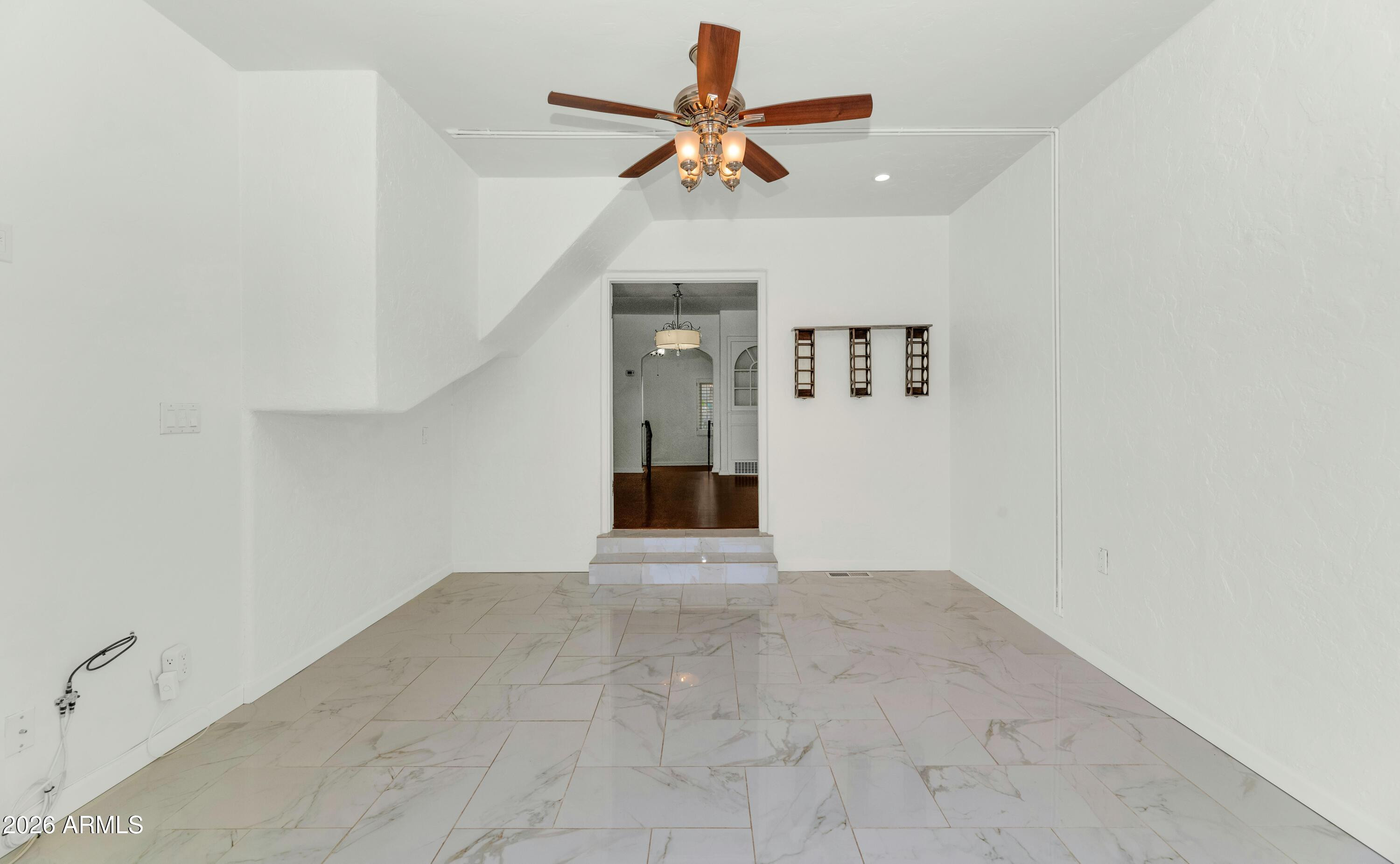 114 W Windsor Avenue