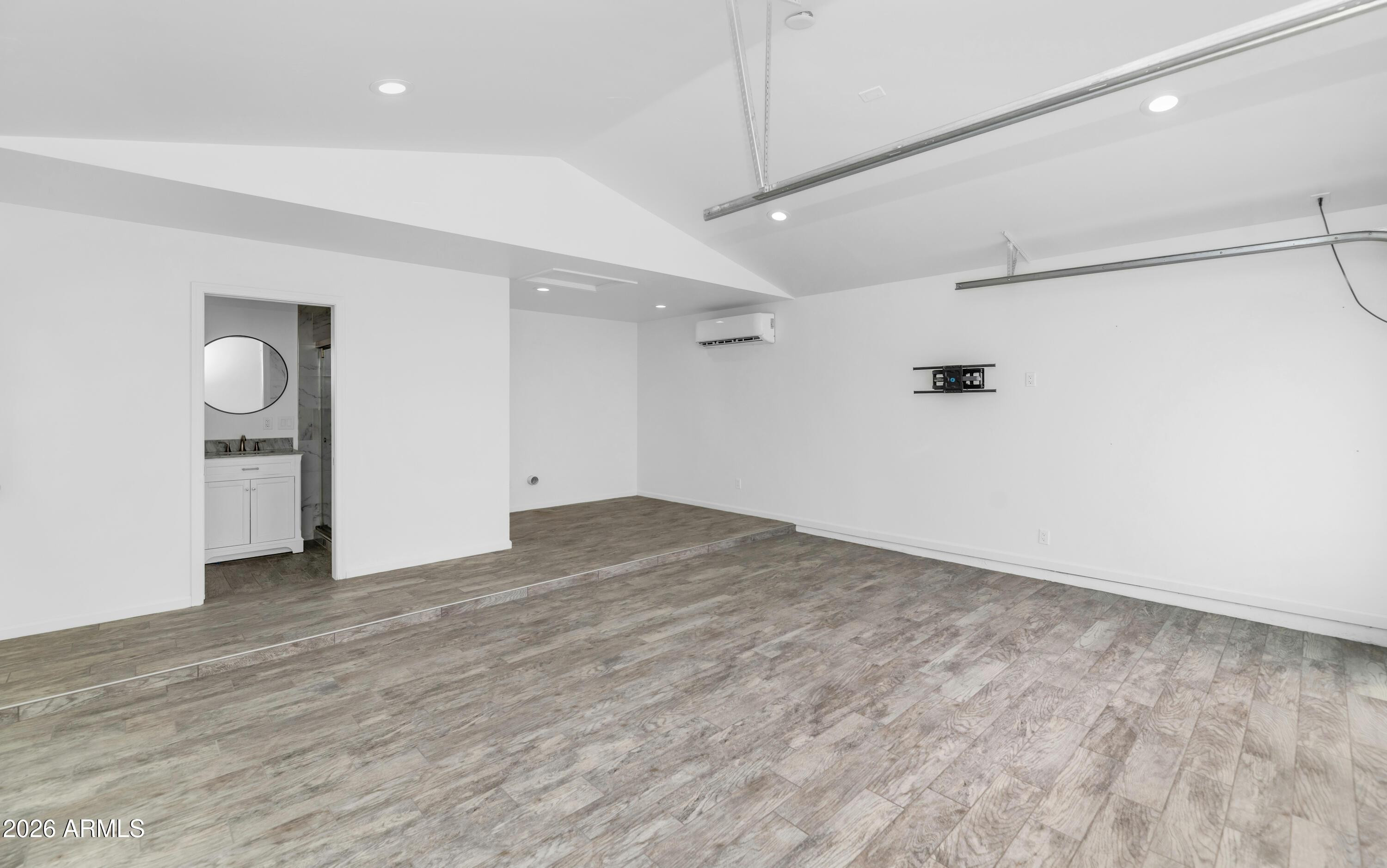 114 W Windsor Avenue