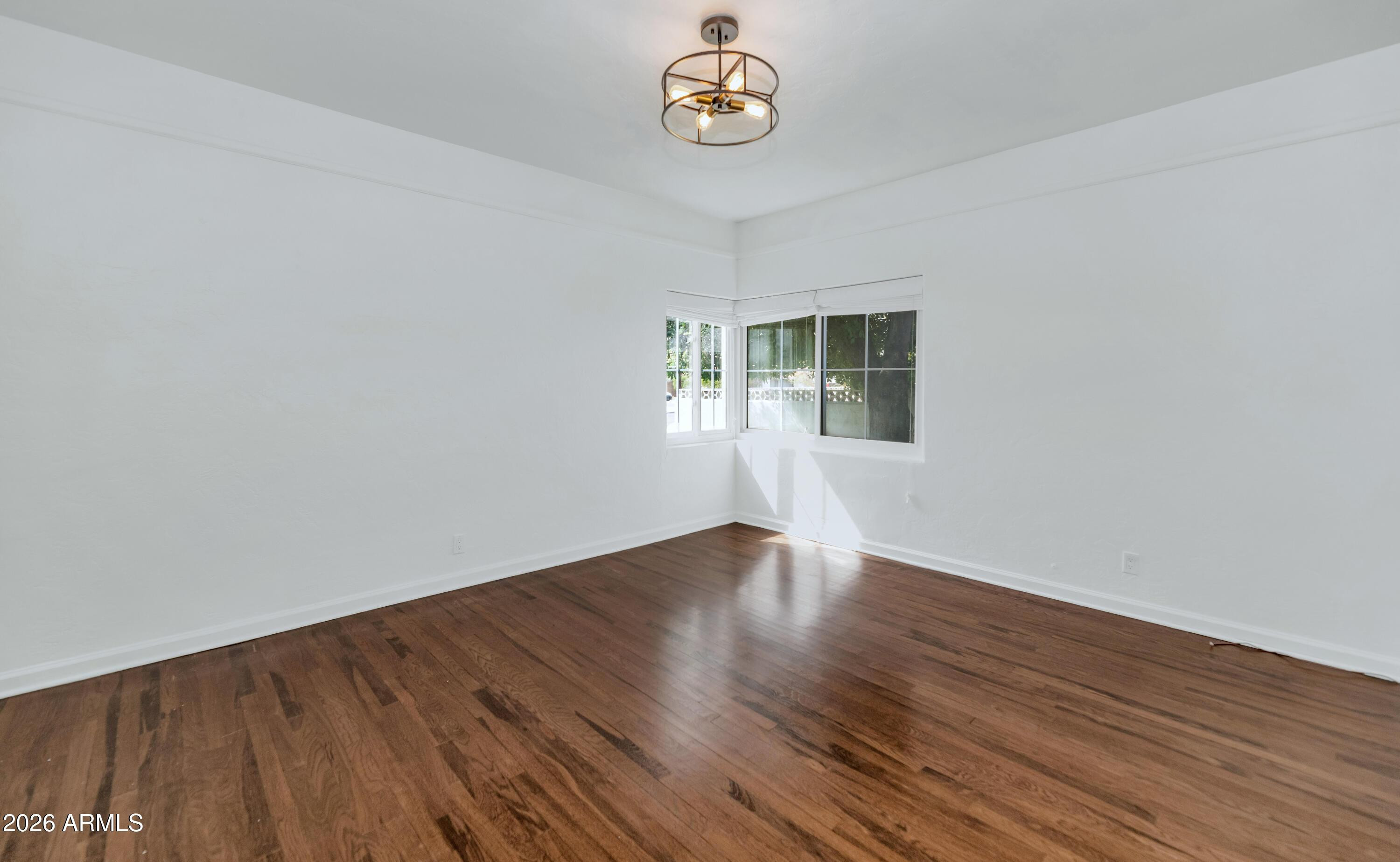 114 W Windsor Avenue