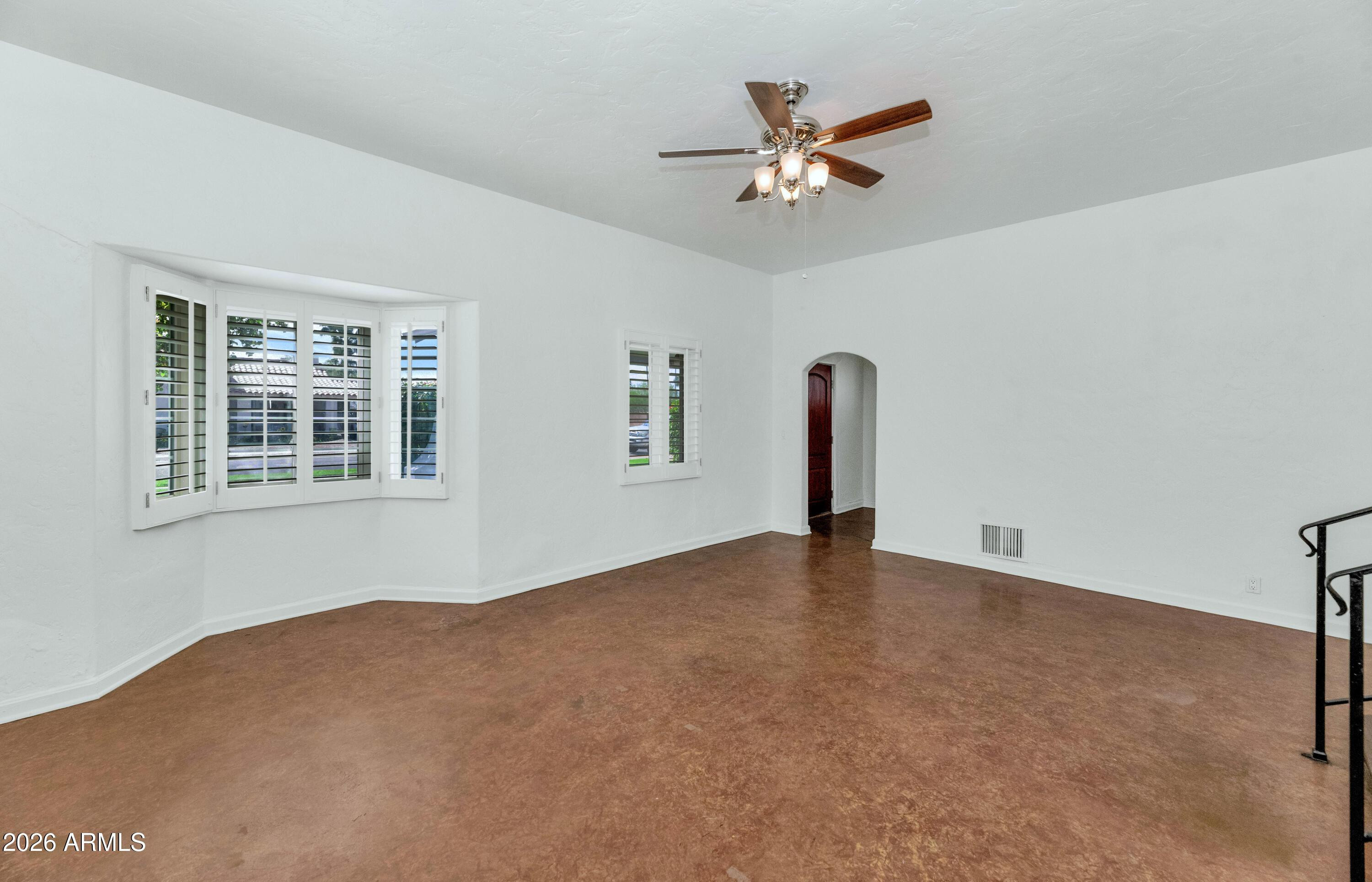 114 W Windsor Avenue