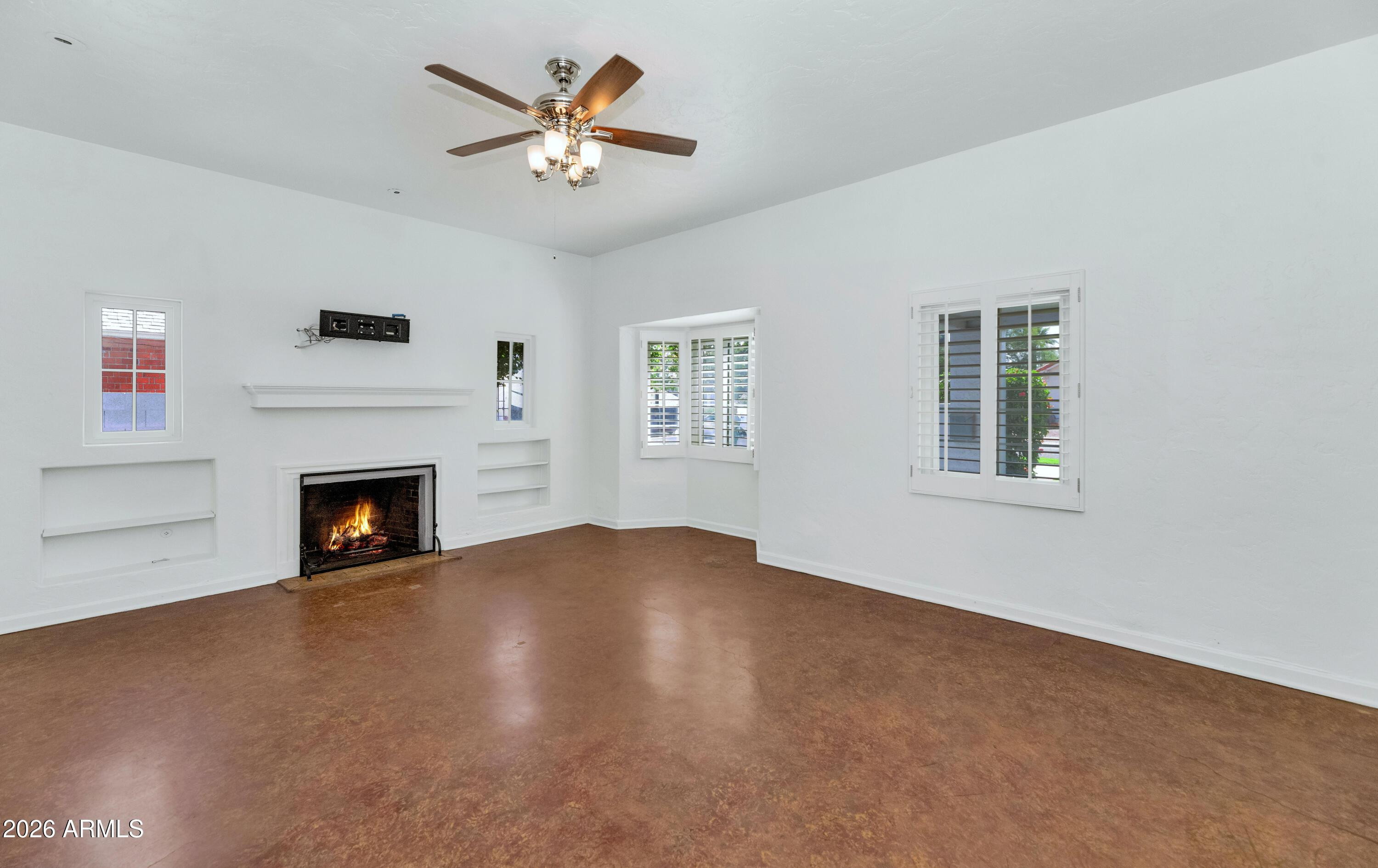 114 W Windsor Avenue