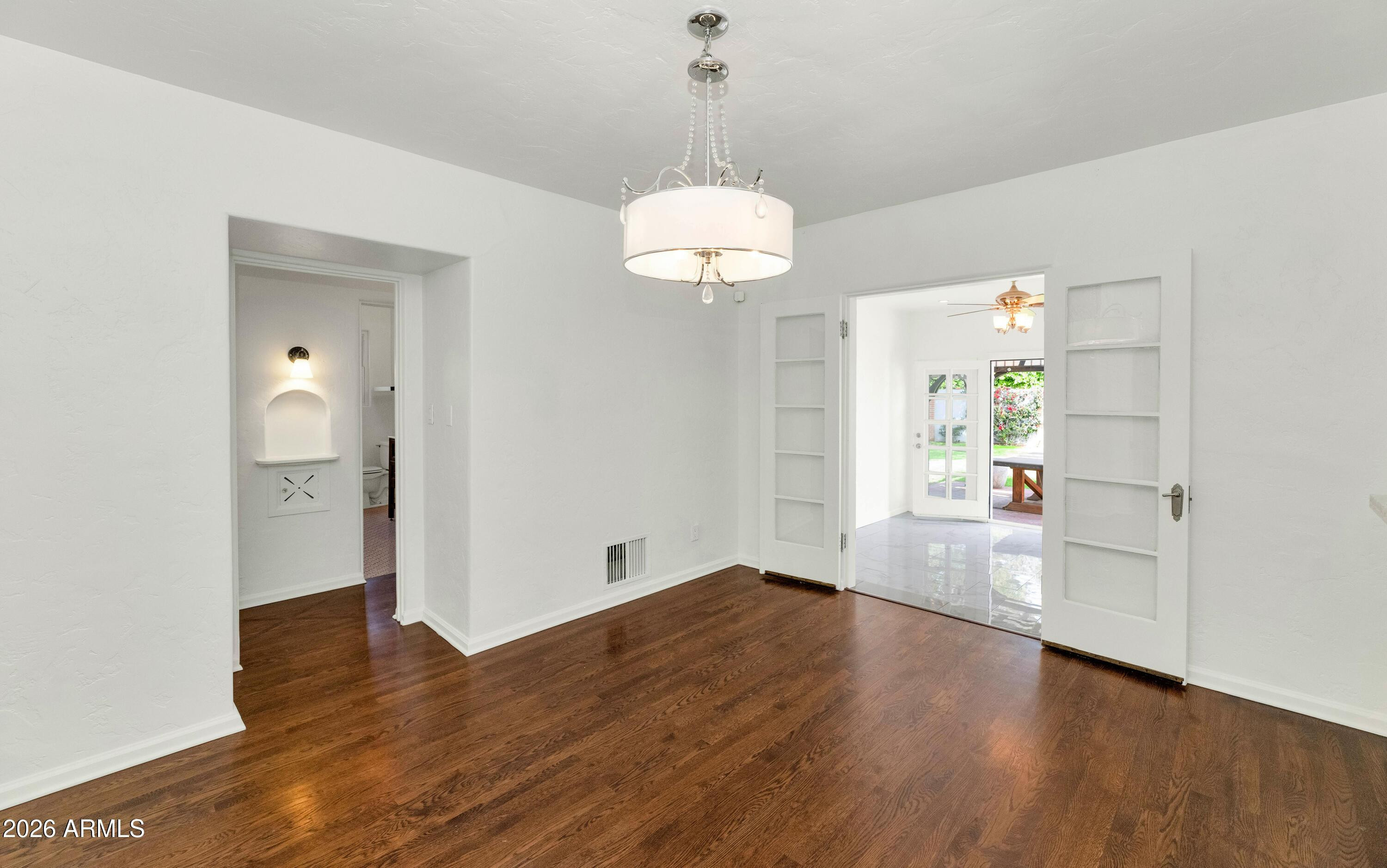 114 W Windsor Avenue
