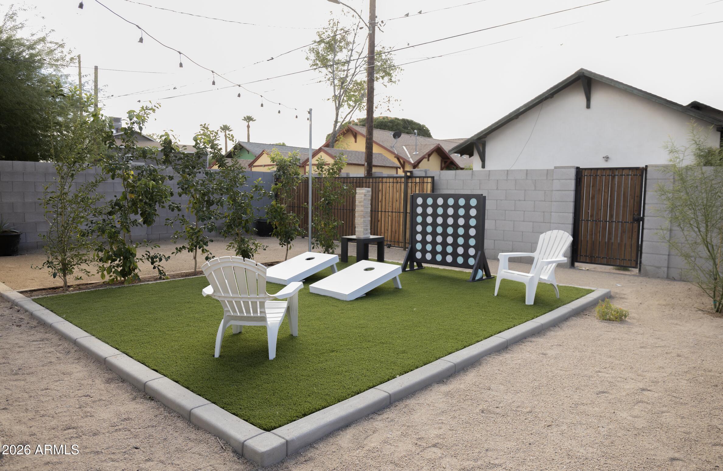 138 N 11TH Avenue