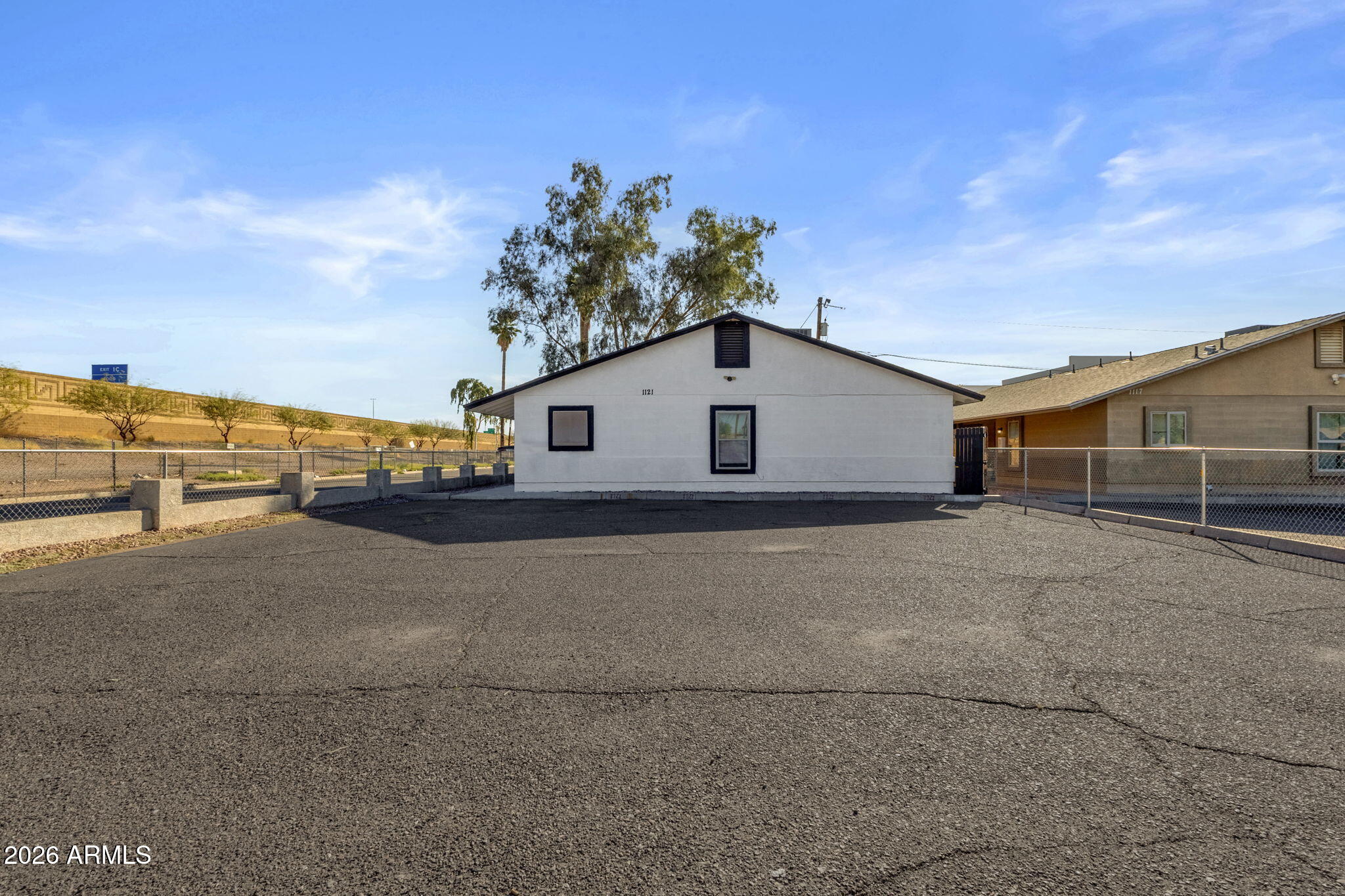 1121 N 25TH Place