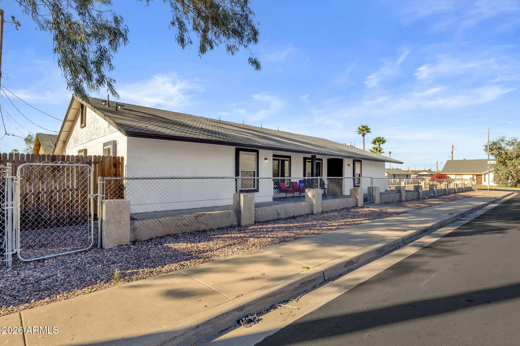 1121 N 25TH Place