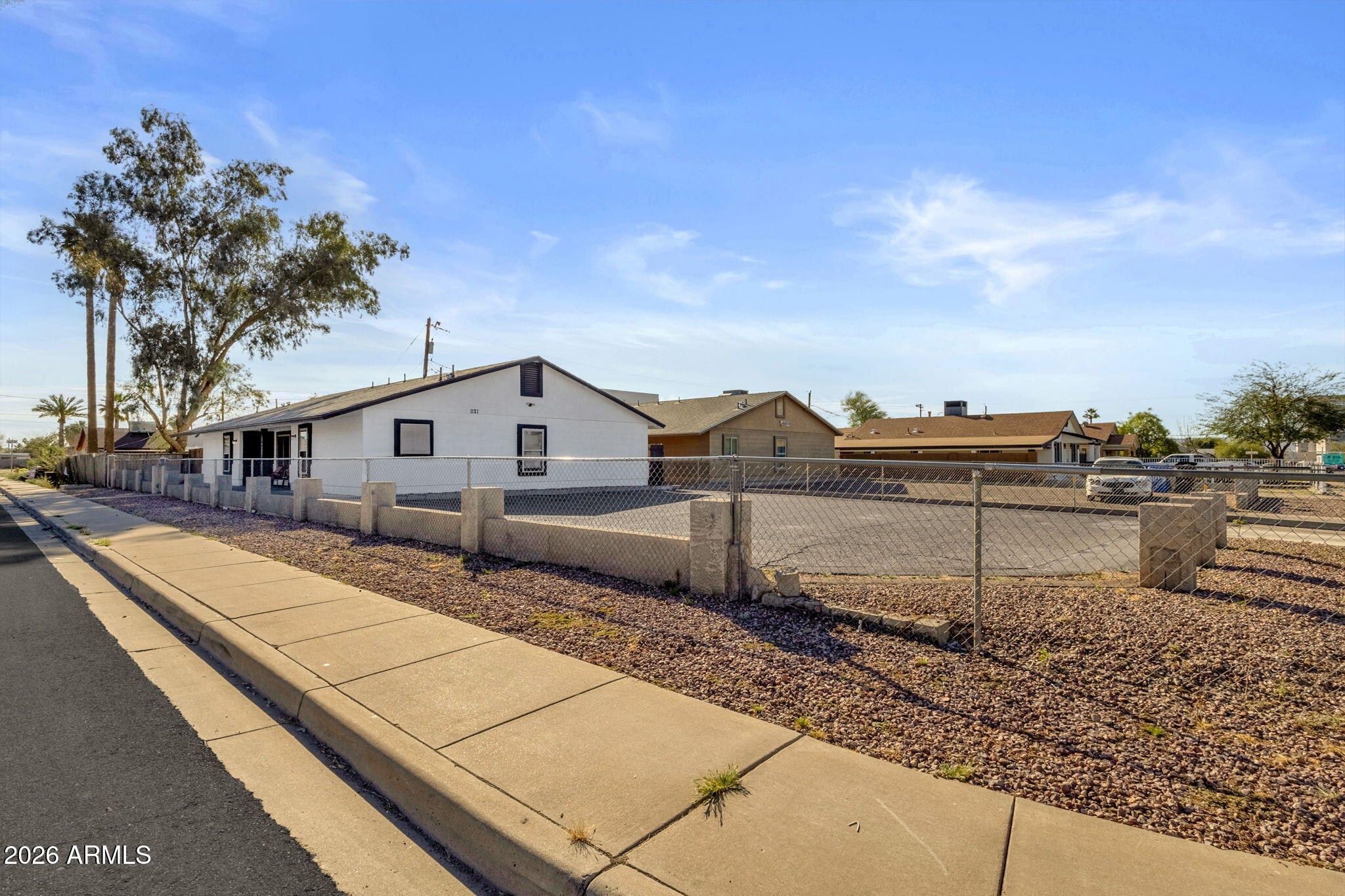 1121 N 25TH Place