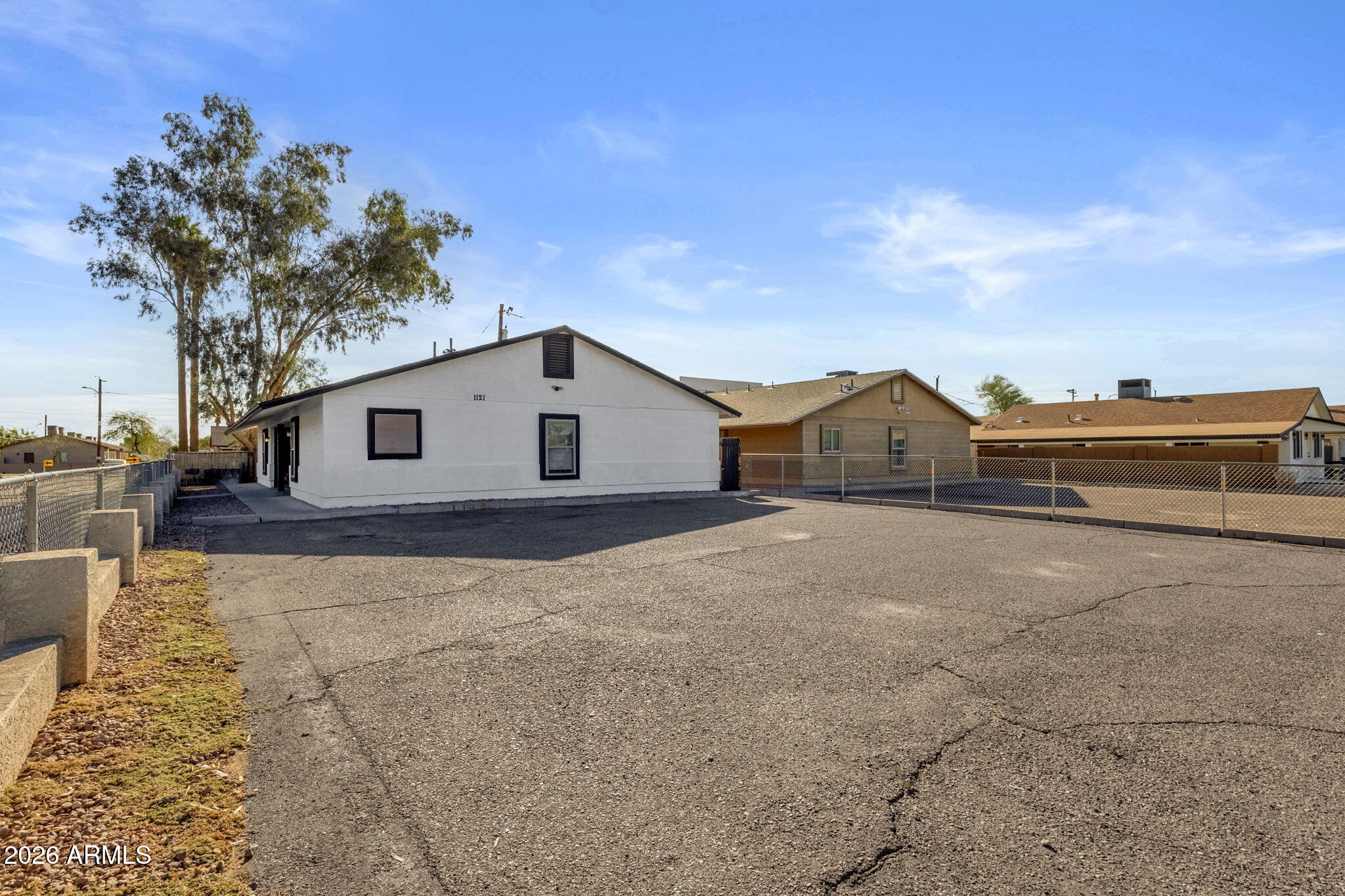1121 N 25TH Place