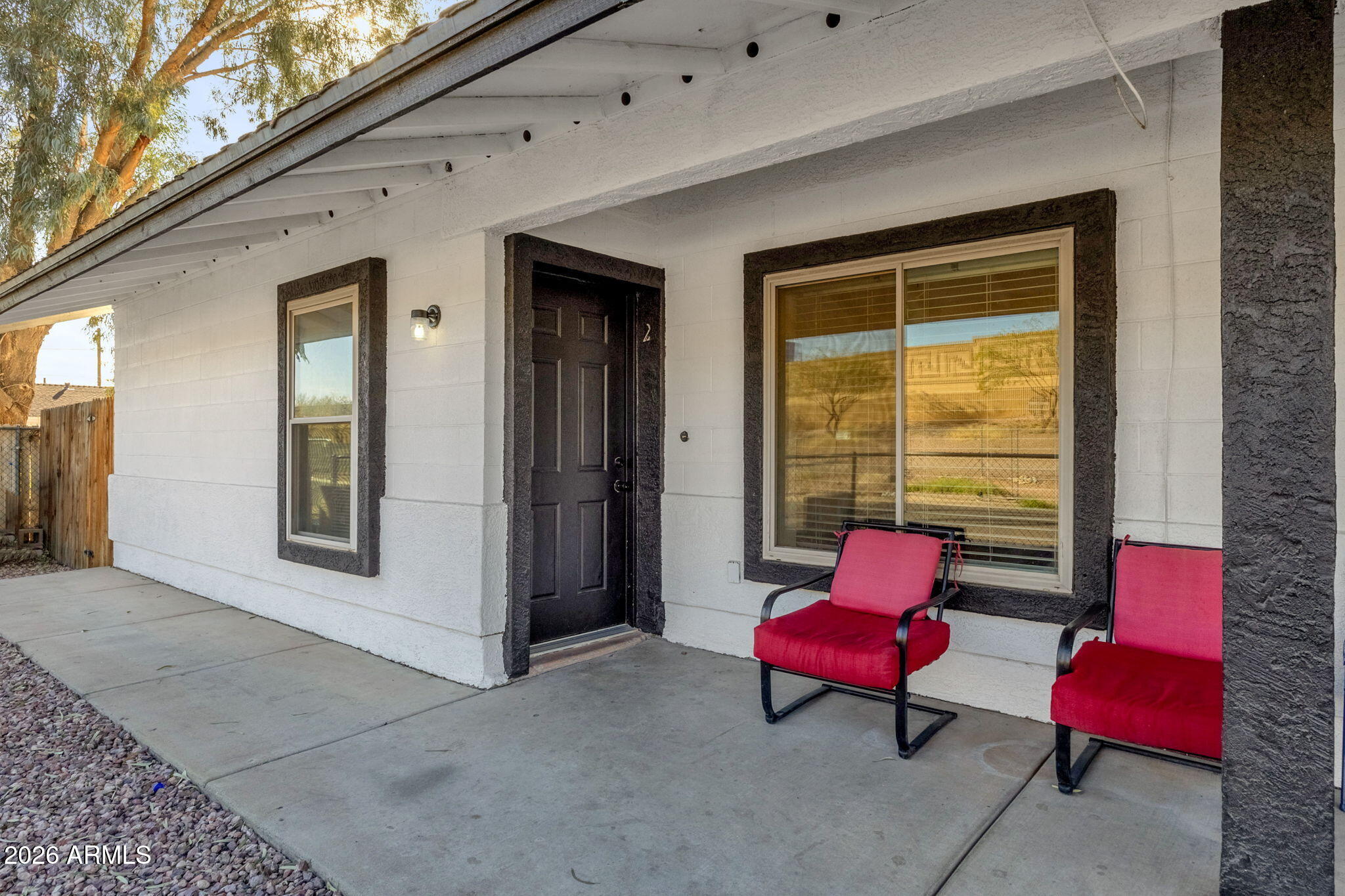 1121 N 25TH Place