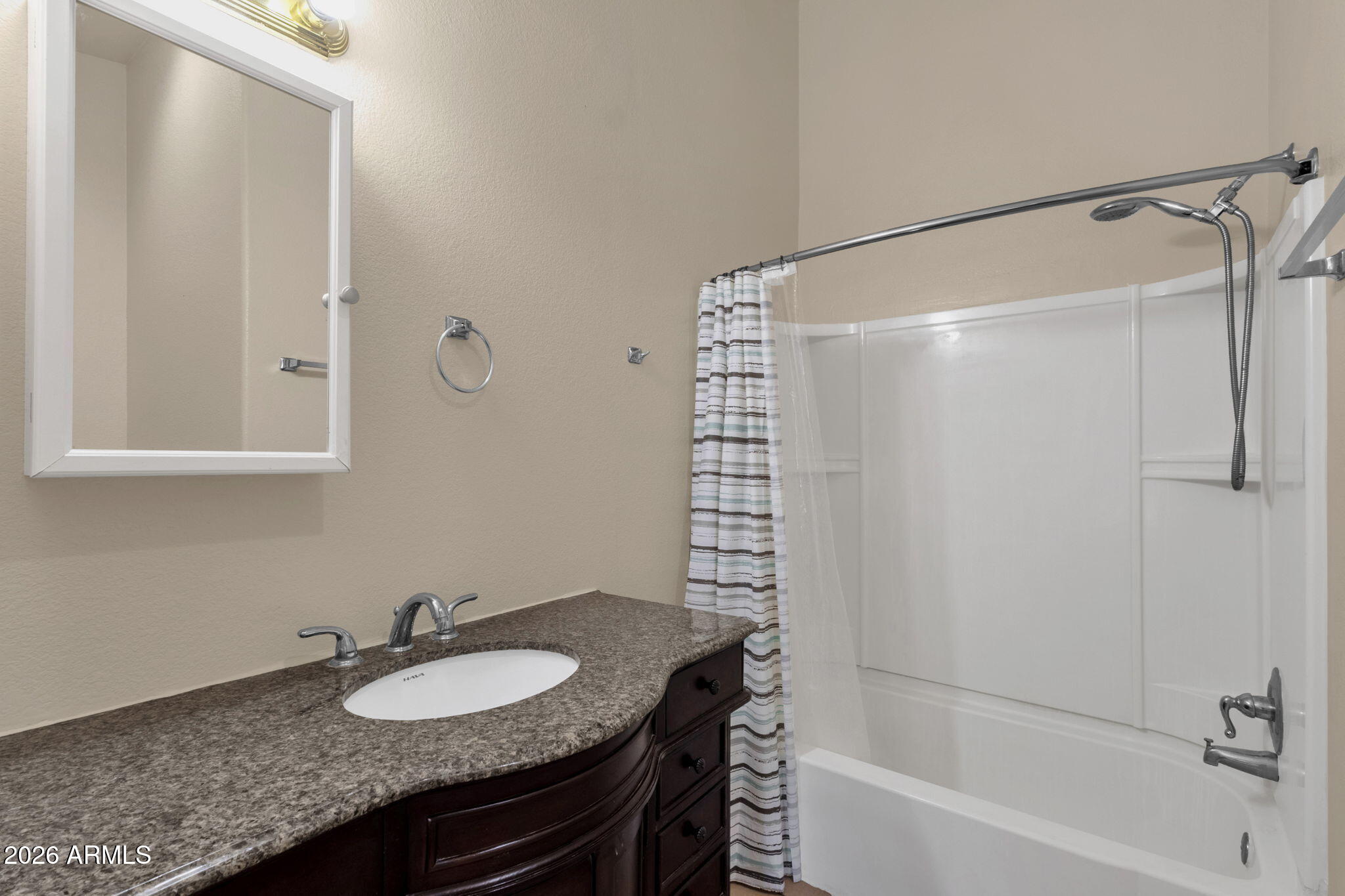 1121 N 25TH Place