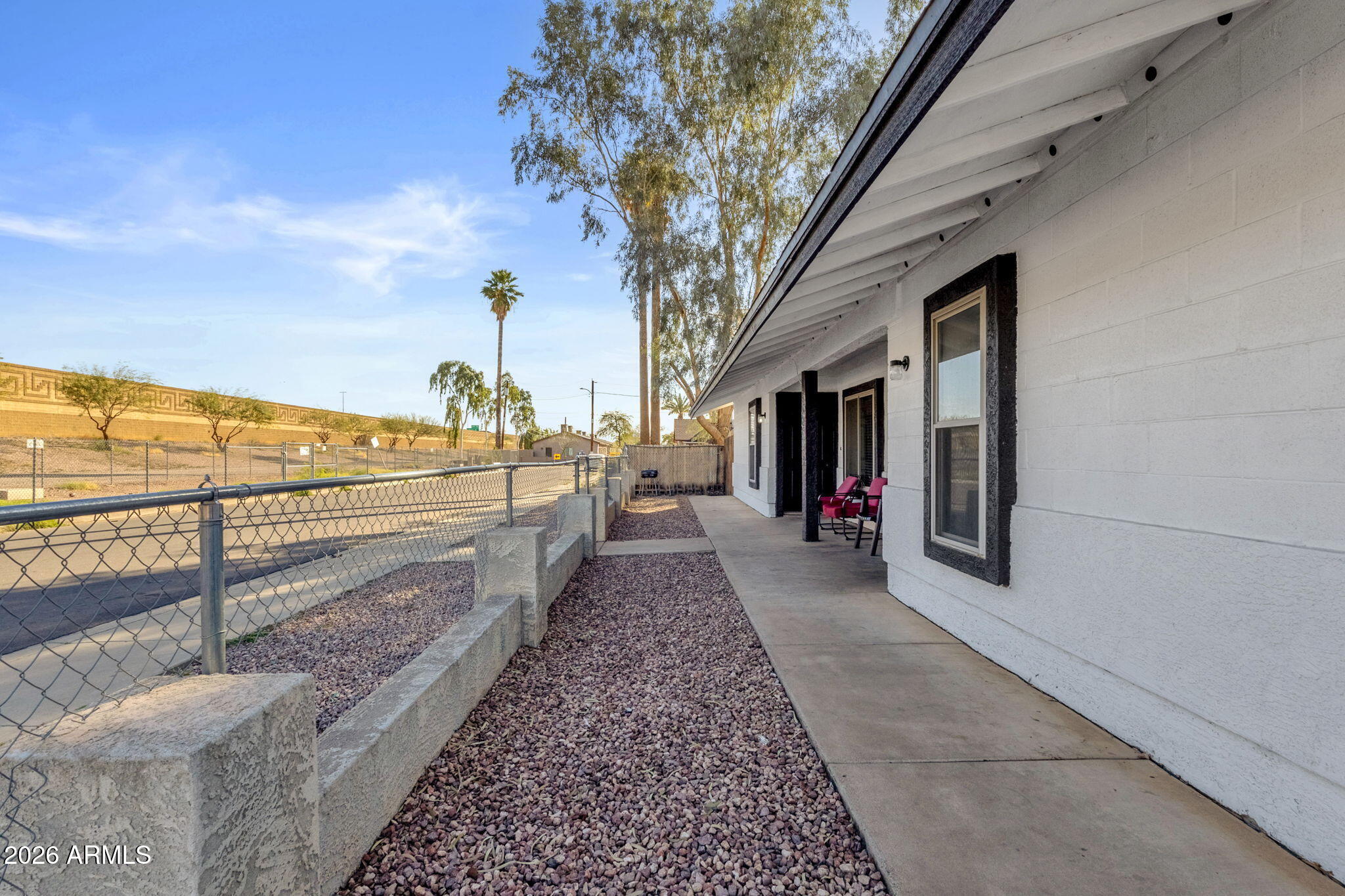 1121 N 25TH Place