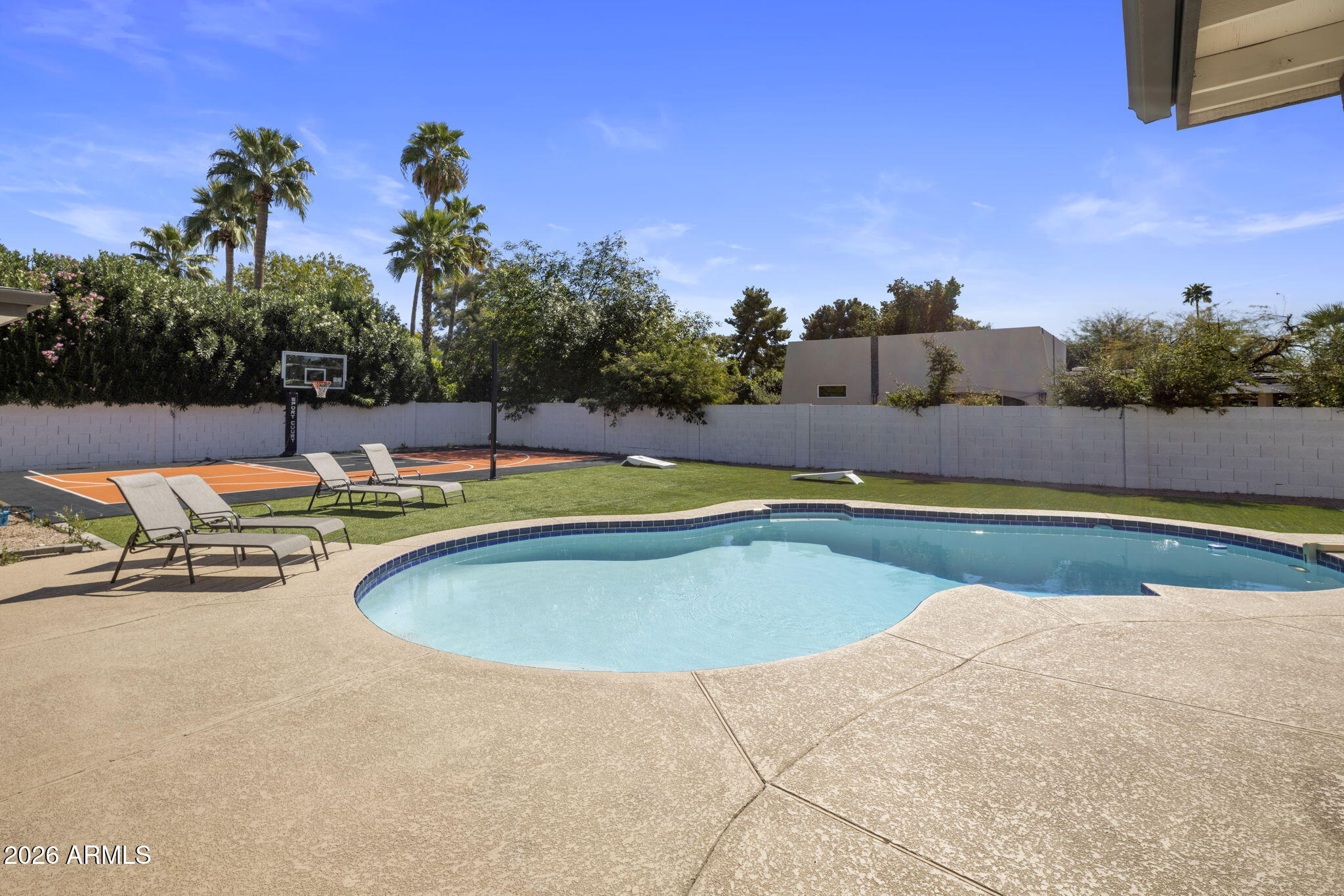 5839 E VOLTAIRE Avenue