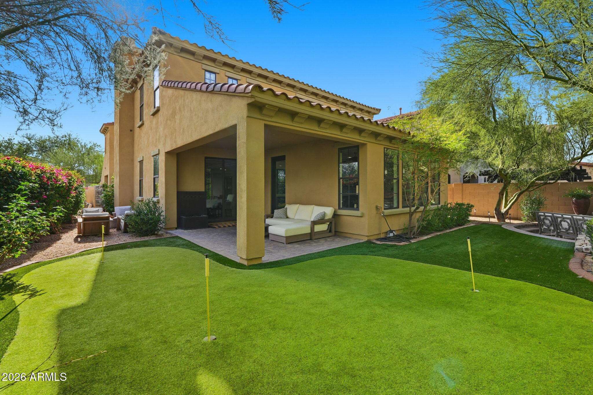 9832 E EDGESTONE Drive