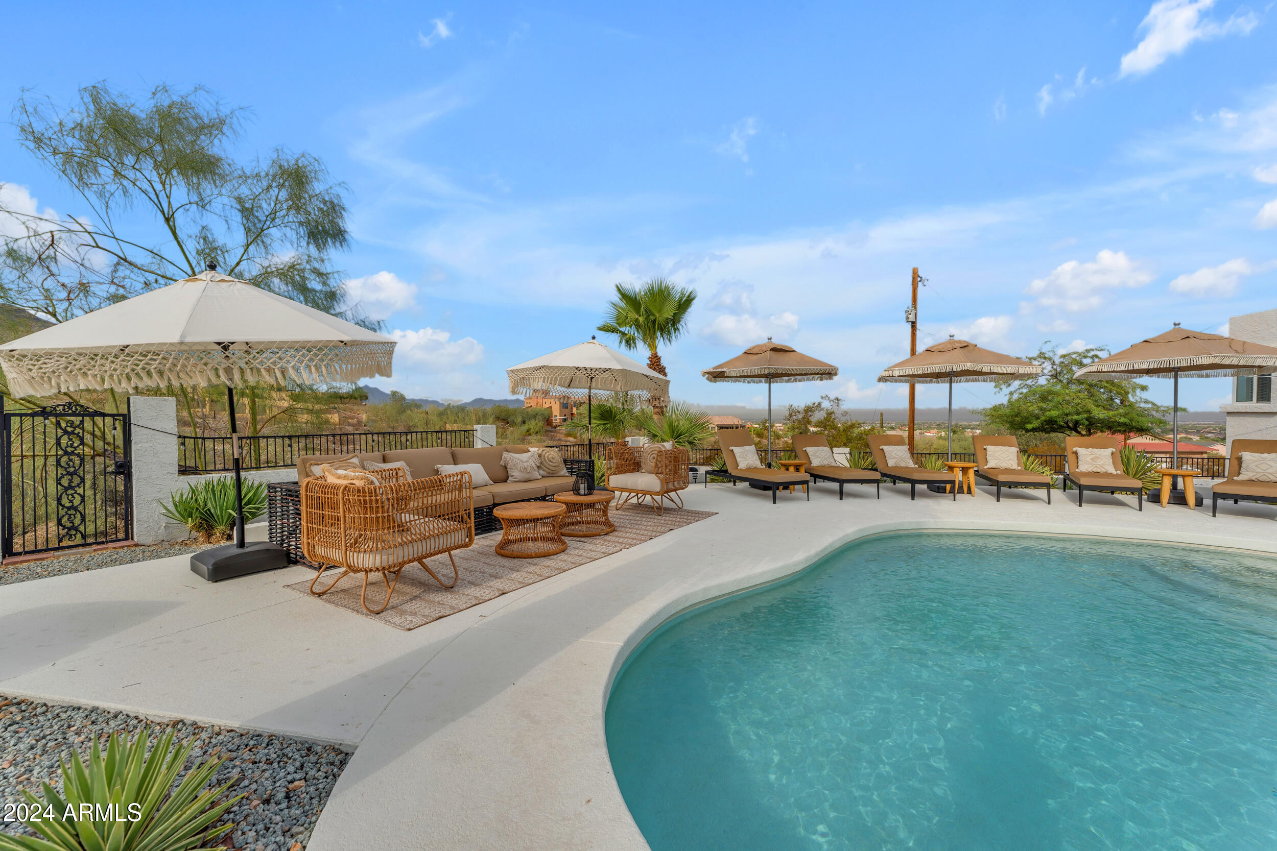 2449 W SUNRISE Drive