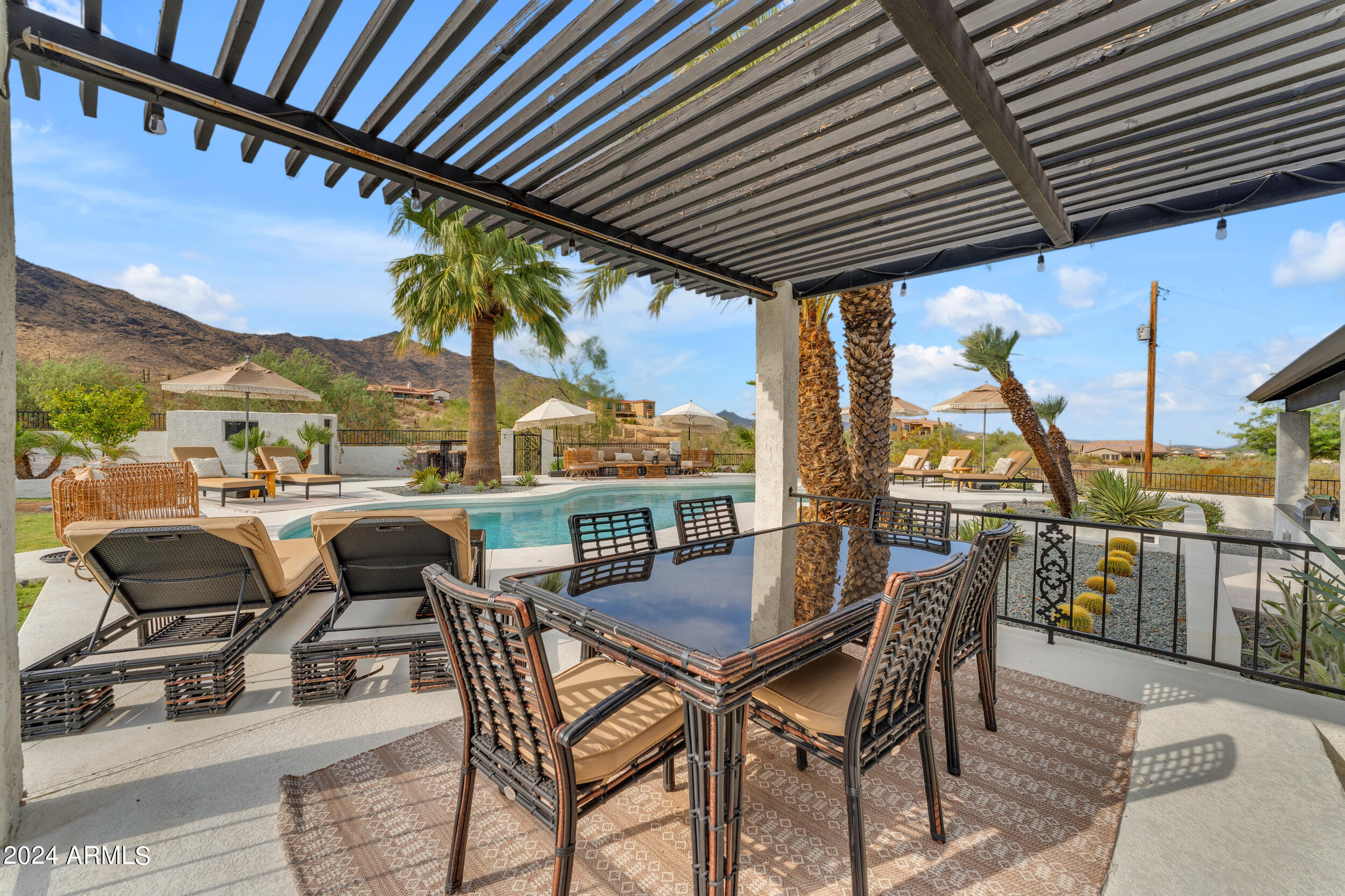 2449 W SUNRISE Drive