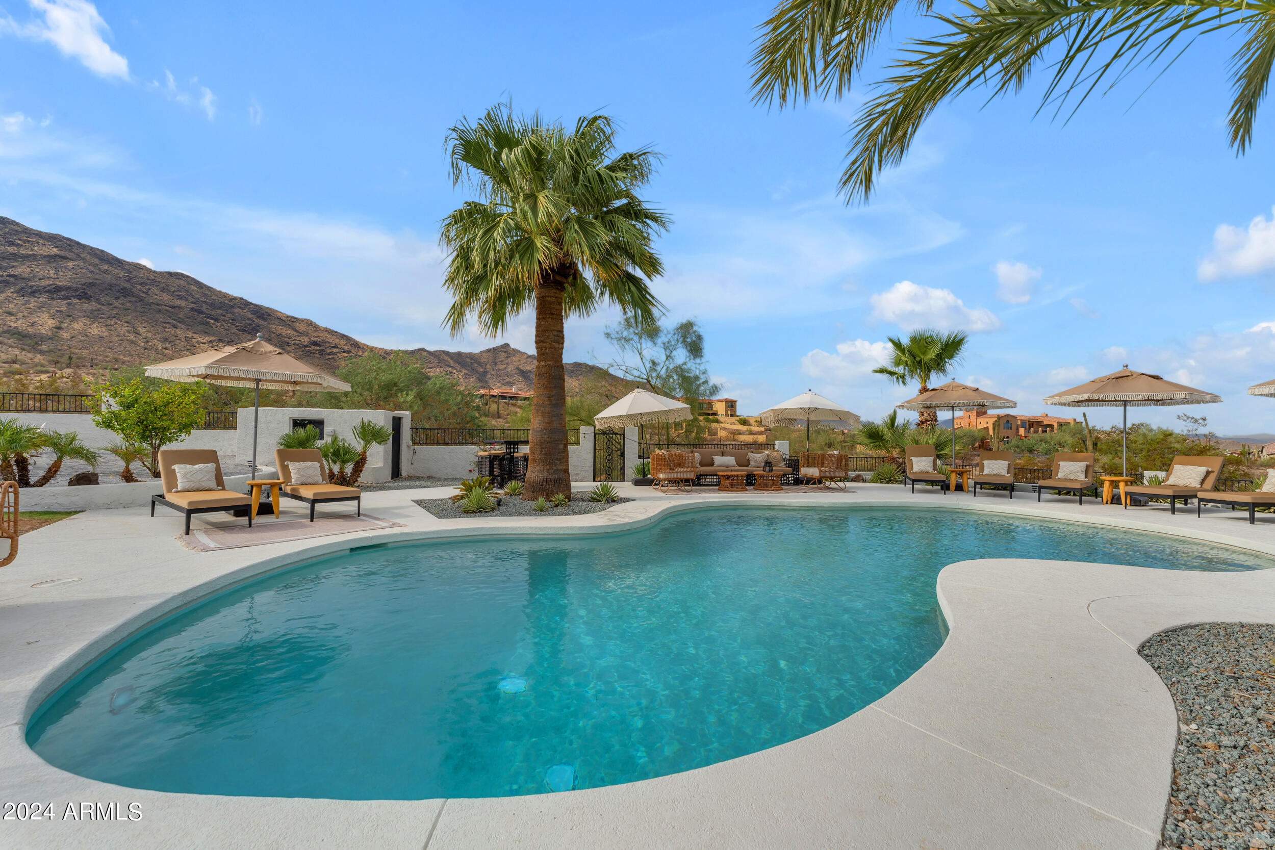 2449 W SUNRISE Drive