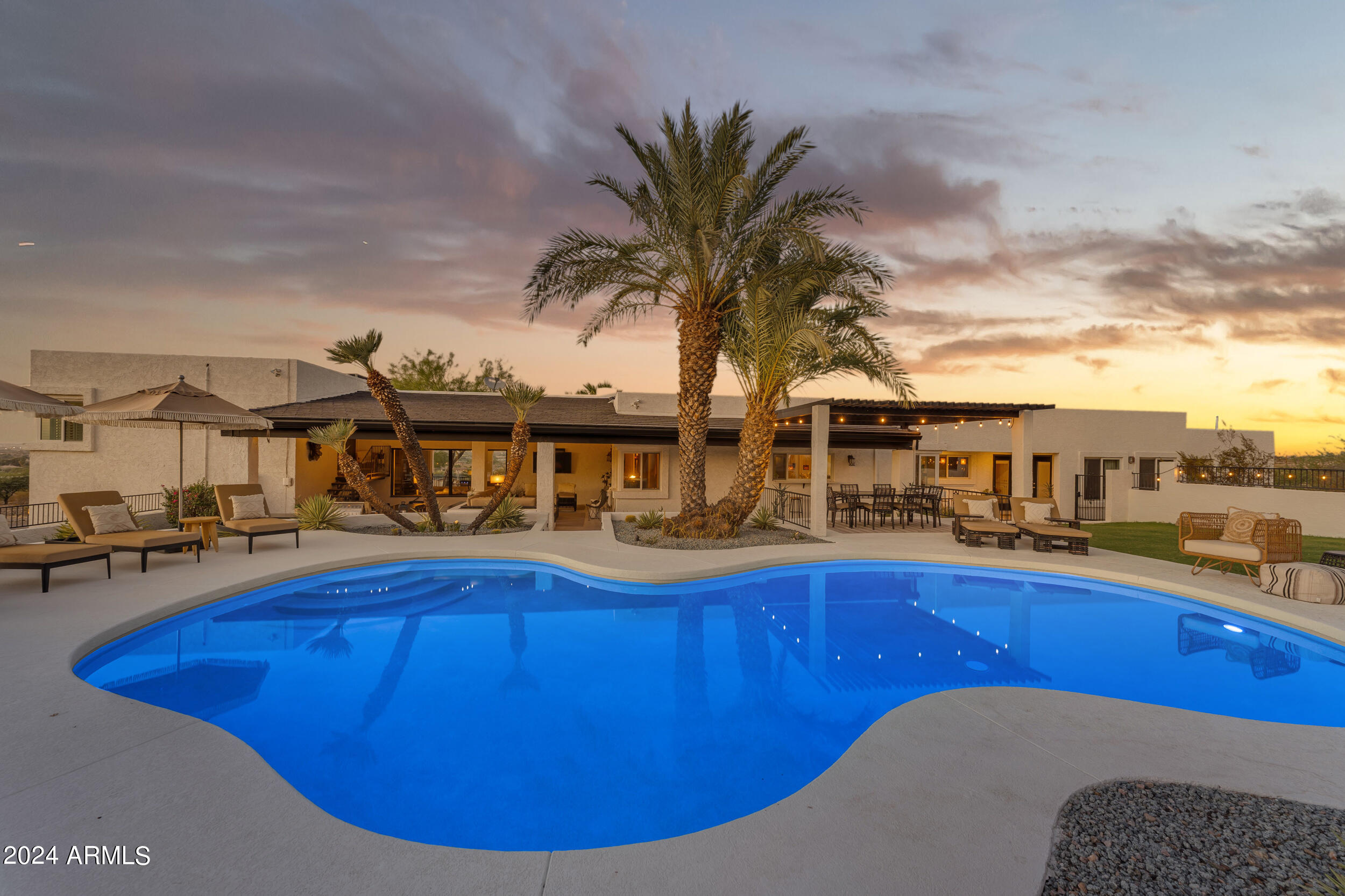 2449 W SUNRISE Drive