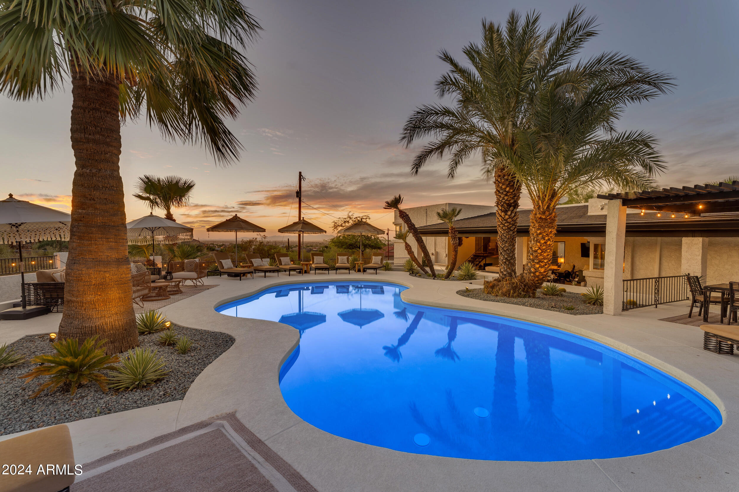 2449 W SUNRISE Drive