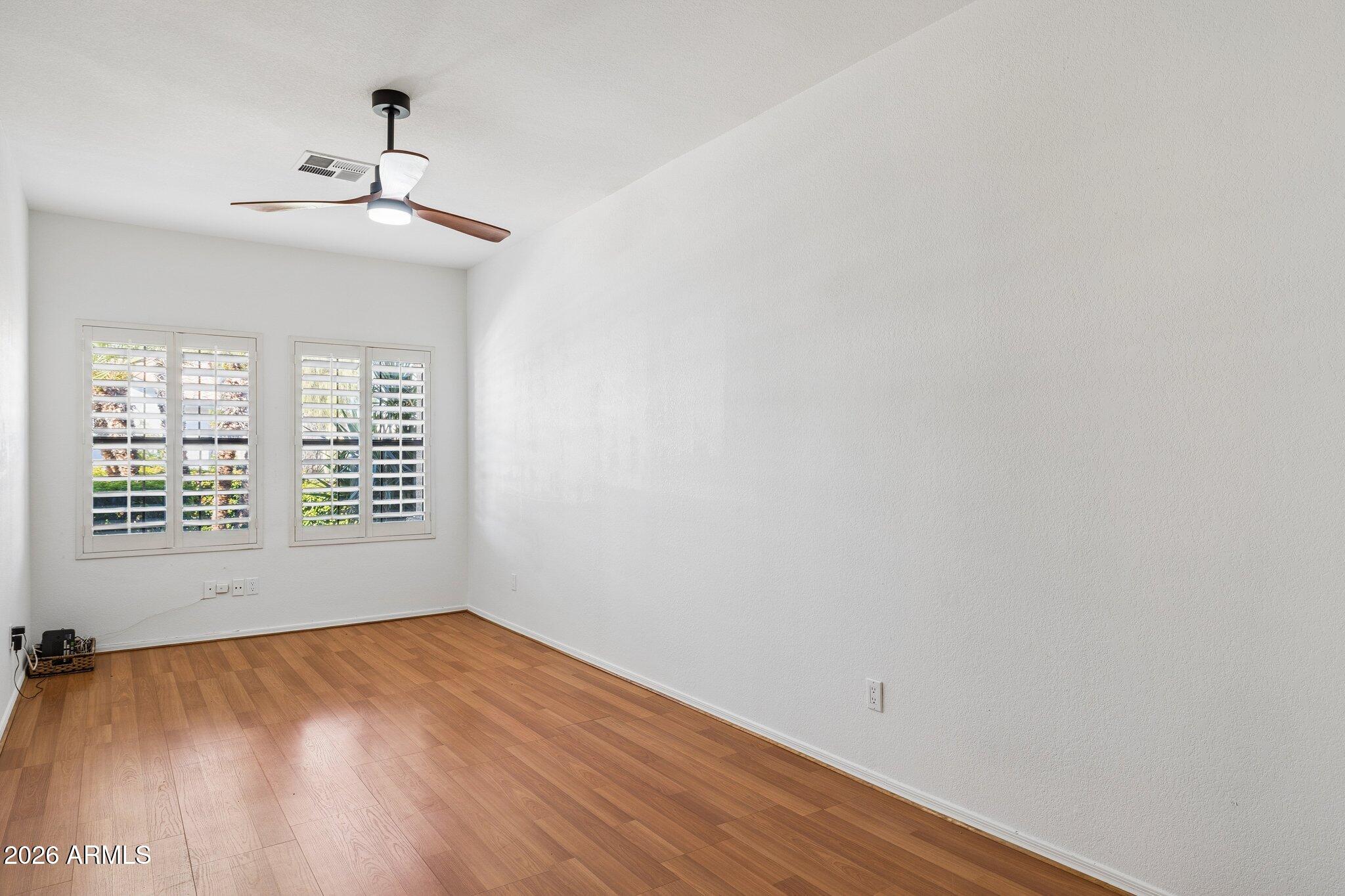 5637 E BEVERLY Lane