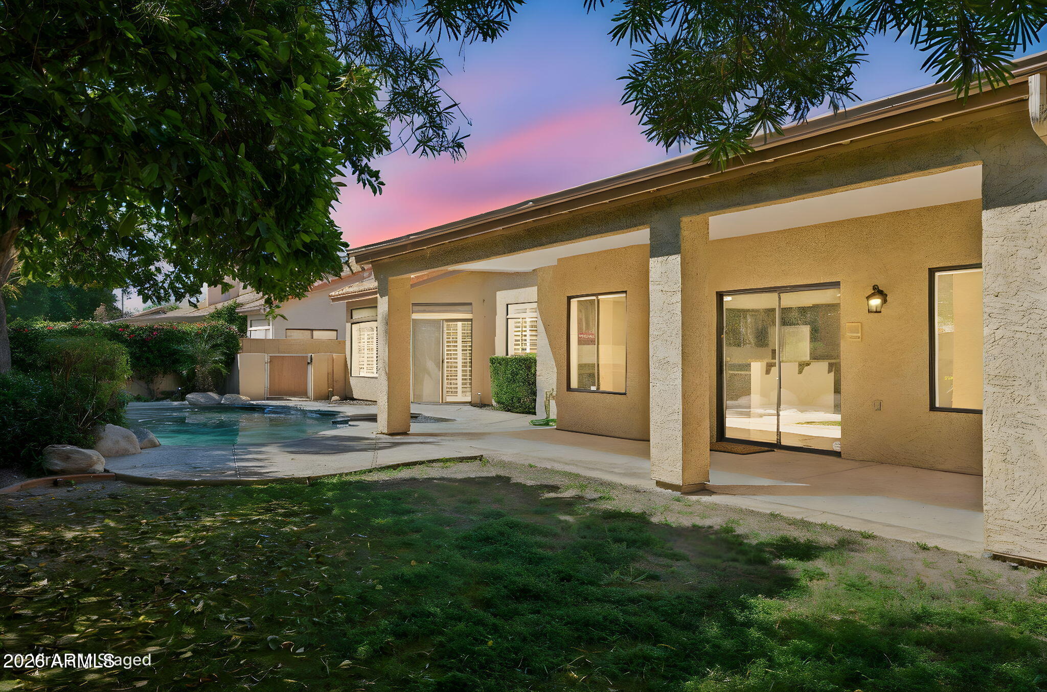 5637 E BEVERLY Lane
