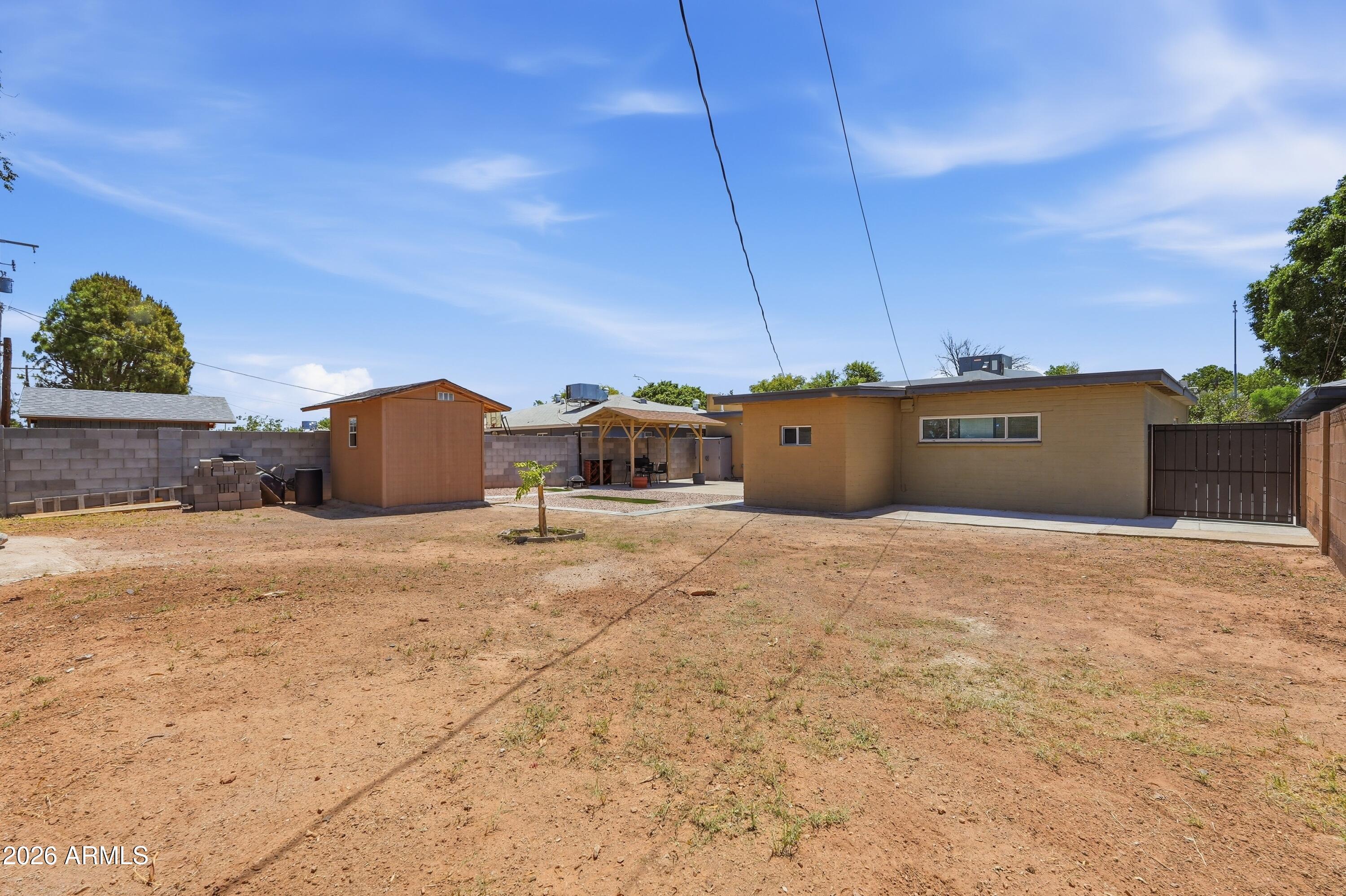 1020 E NIELSON Avenue