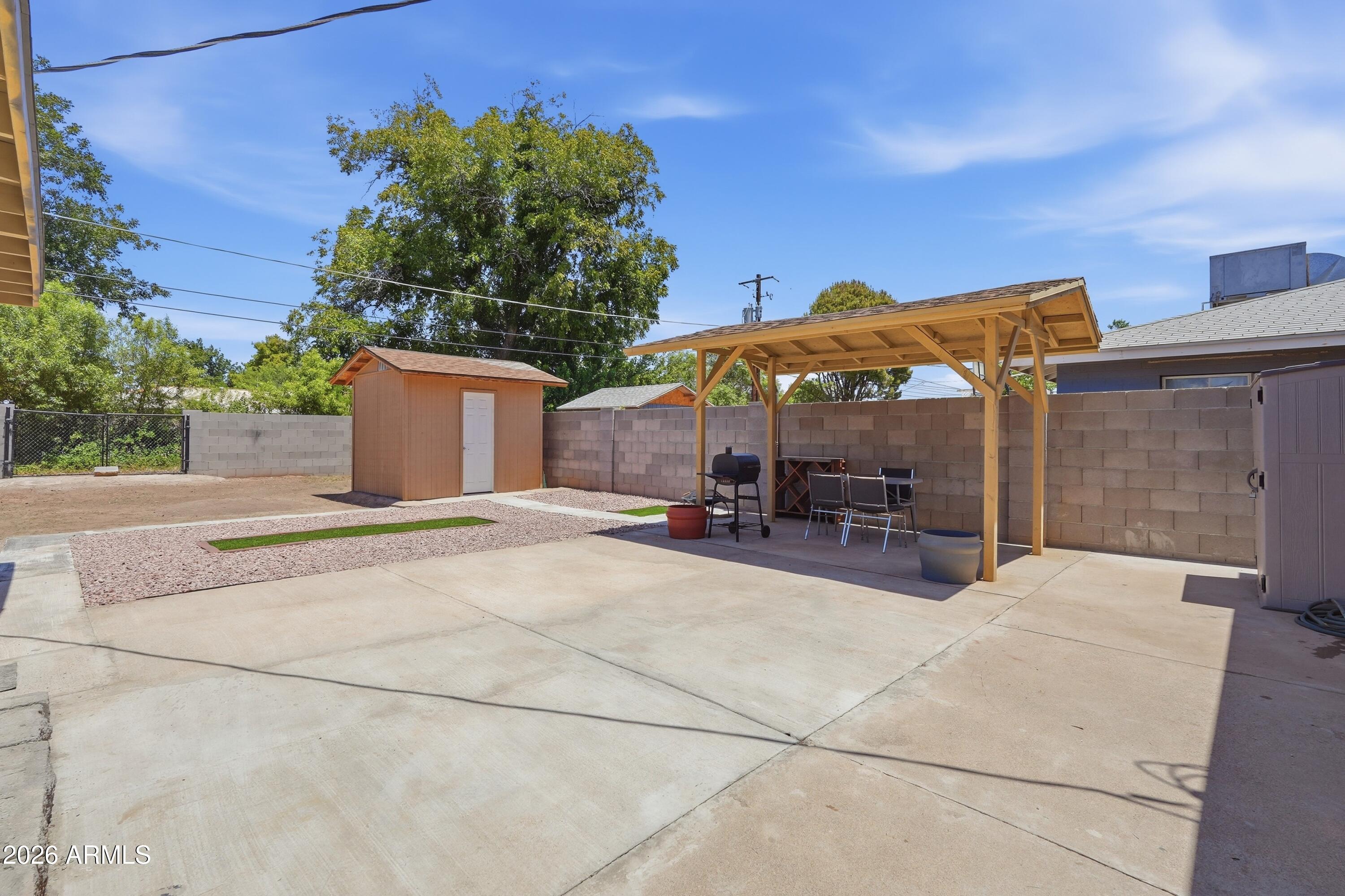 1020 E NIELSON Avenue