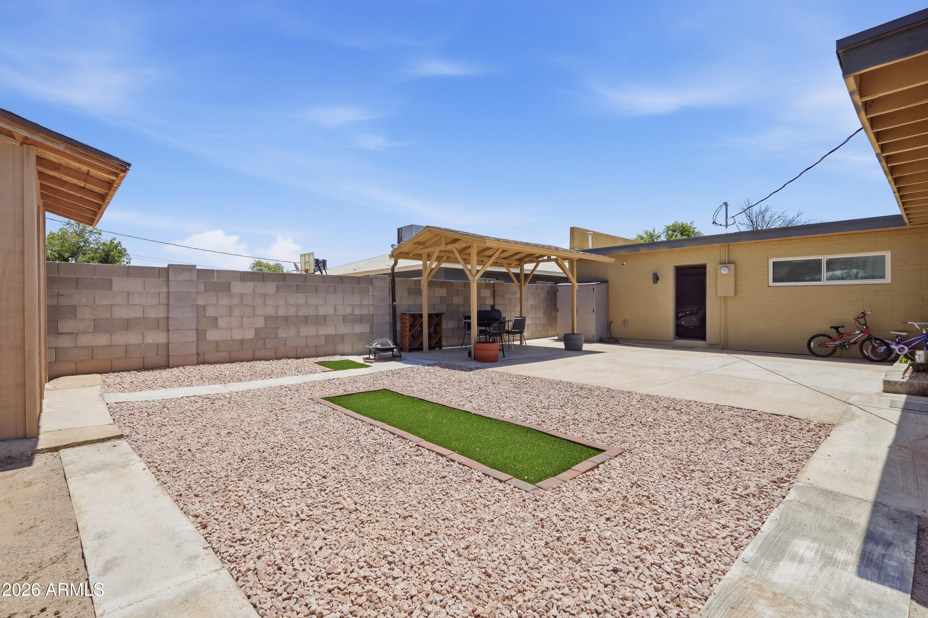 1020 E NIELSON Avenue