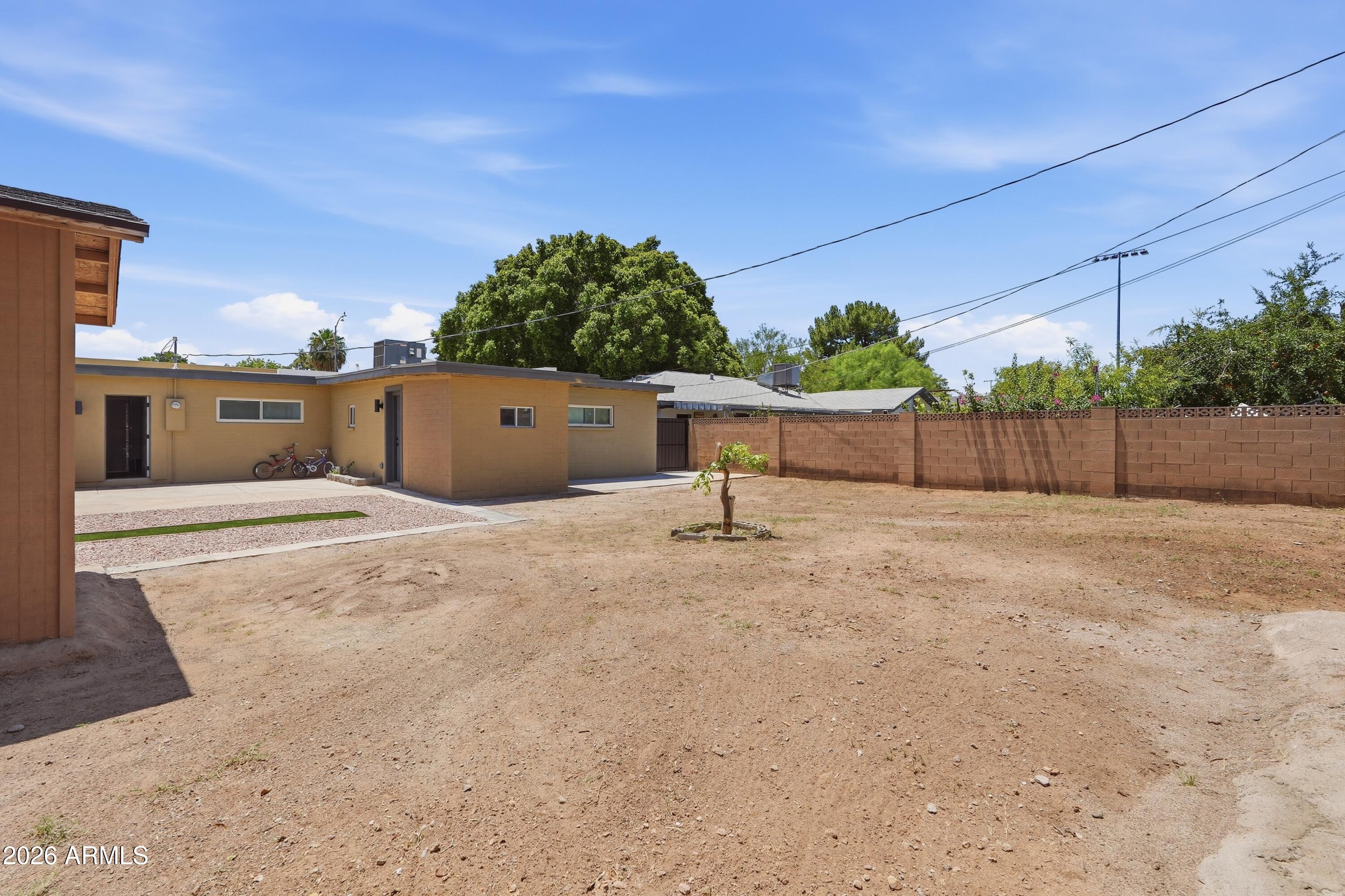 1020 E NIELSON Avenue