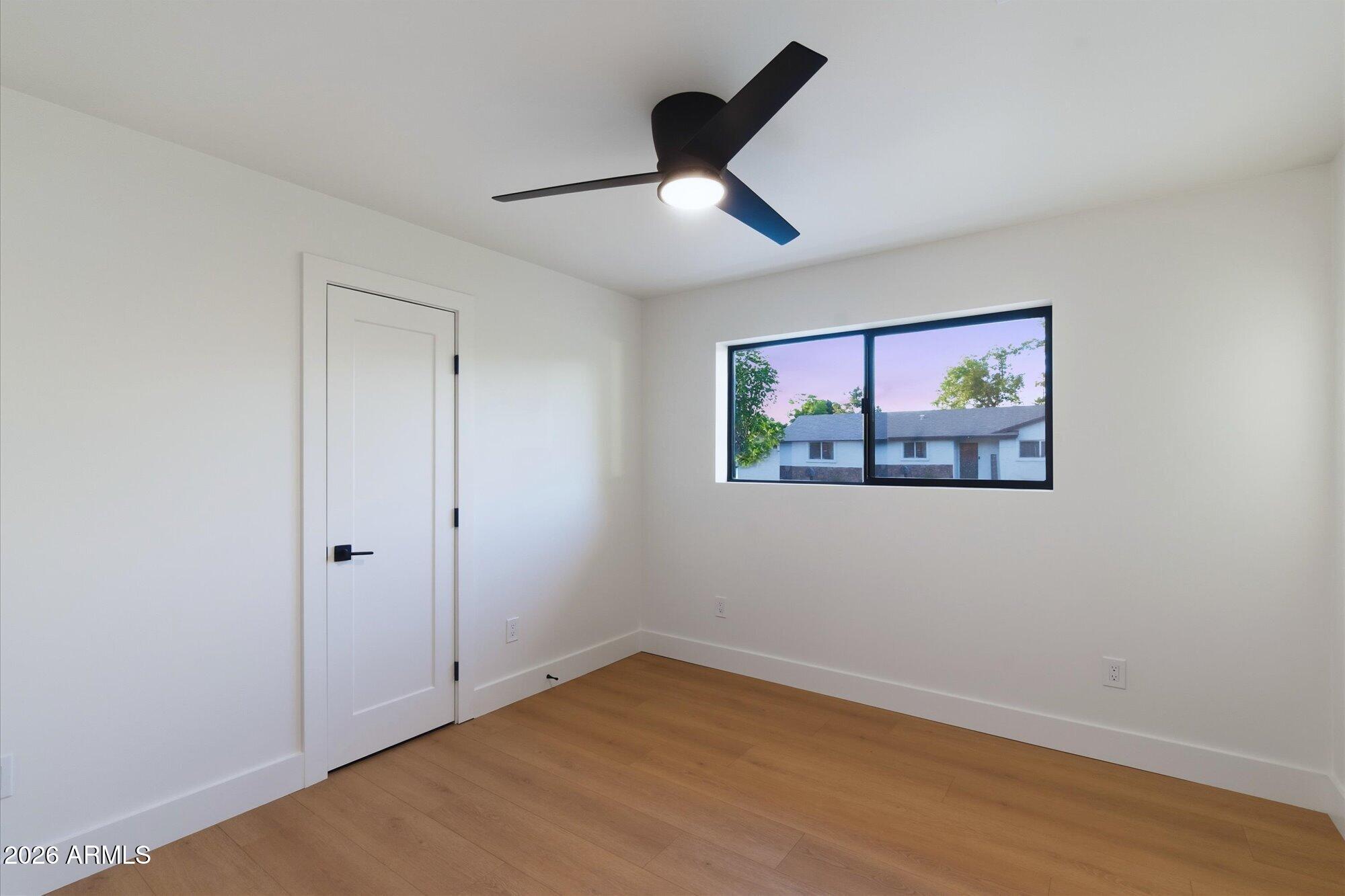 325 W LOMA Lane