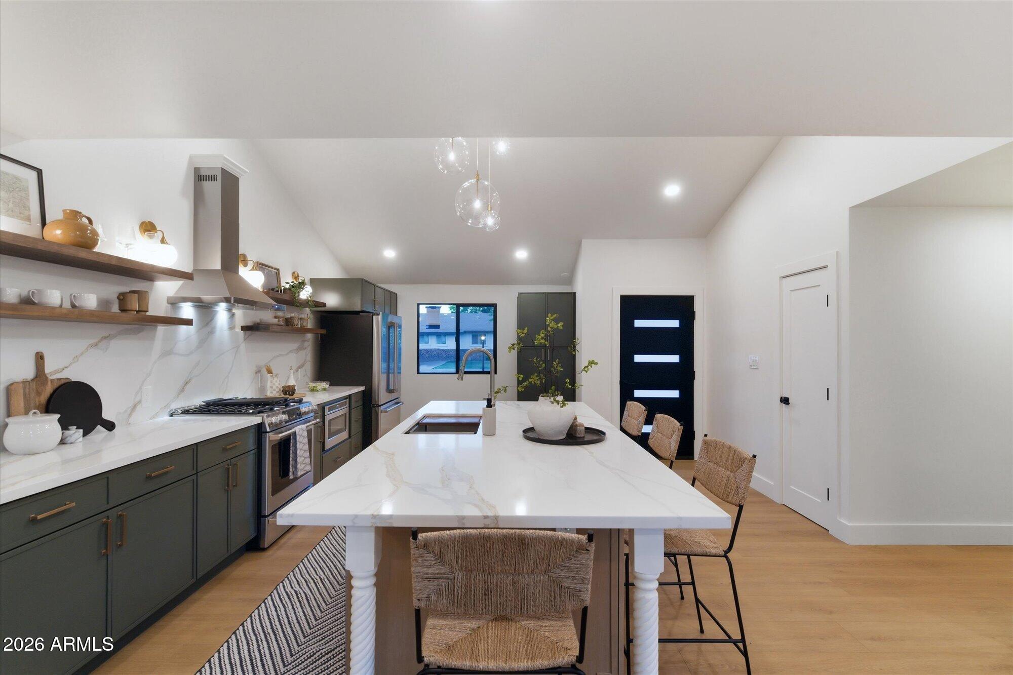 325 W LOMA Lane