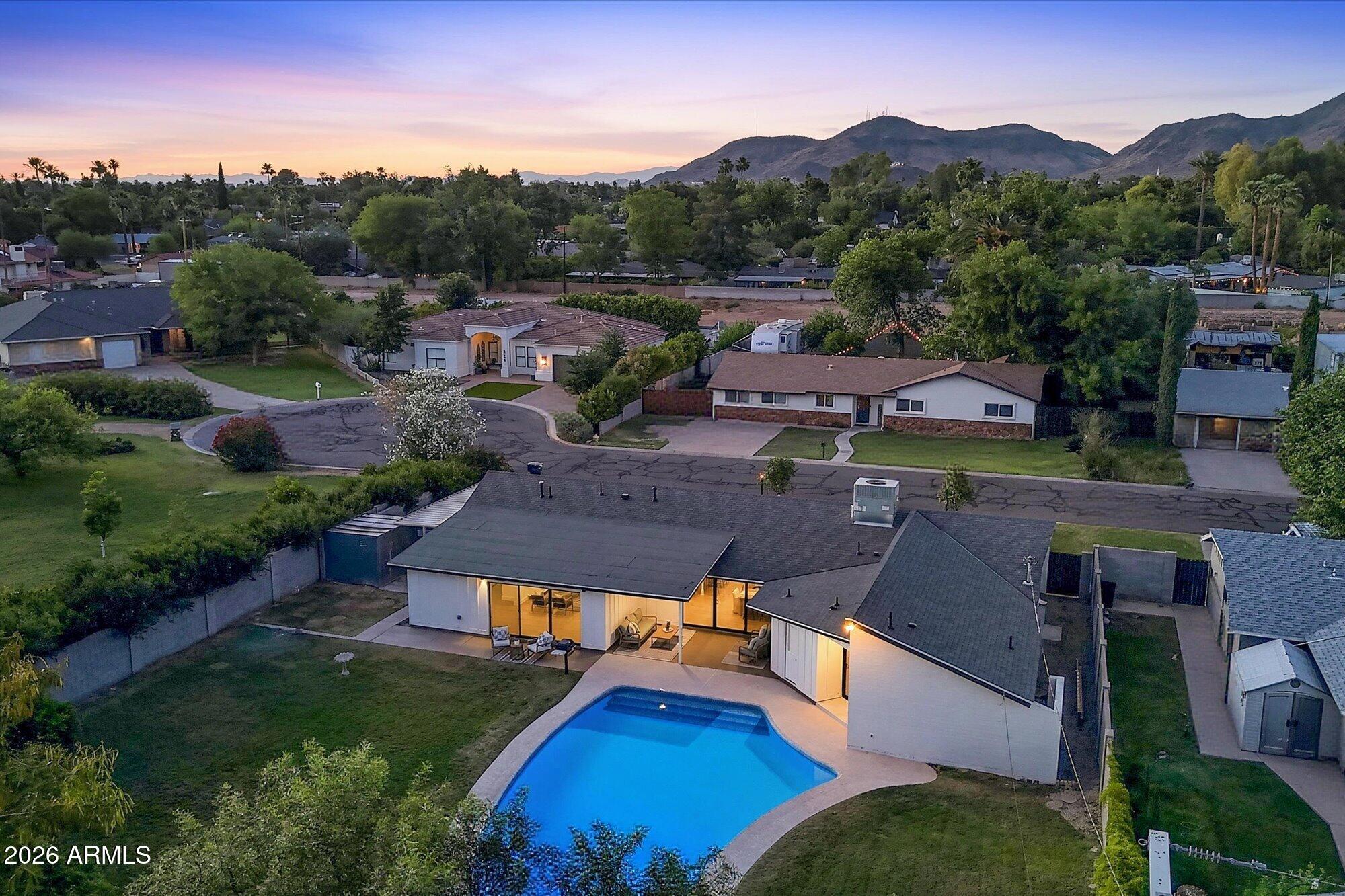 325 W LOMA Lane