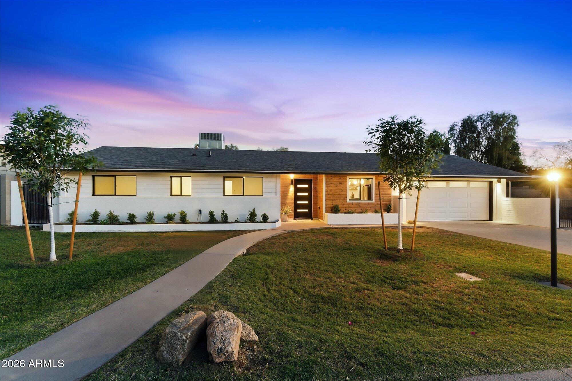 325 W LOMA Lane