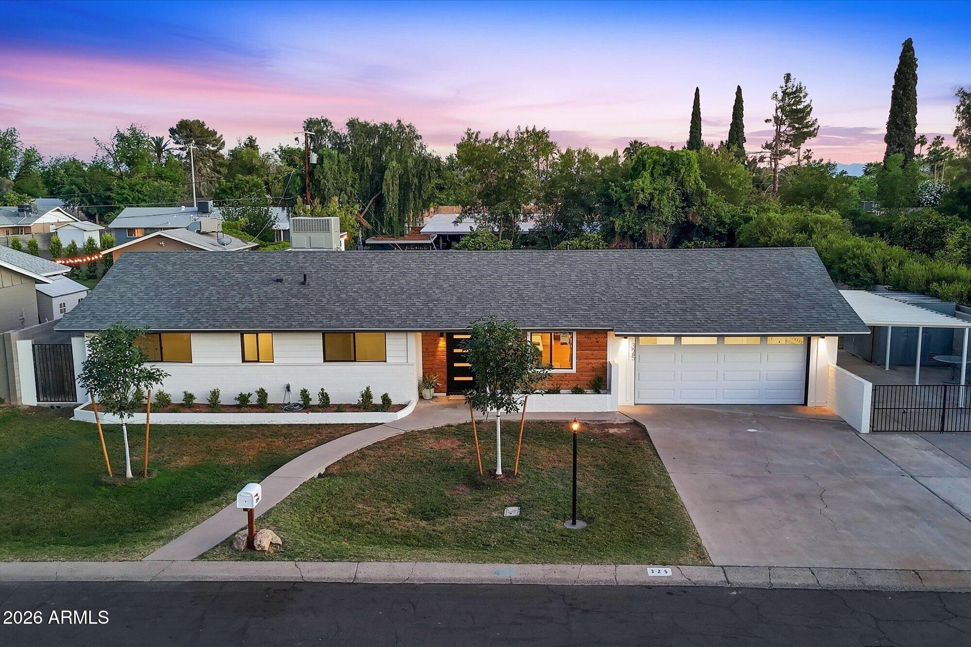 325 W LOMA Lane