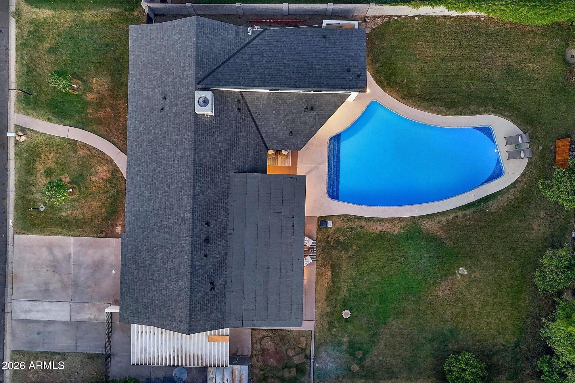 325 W LOMA Lane