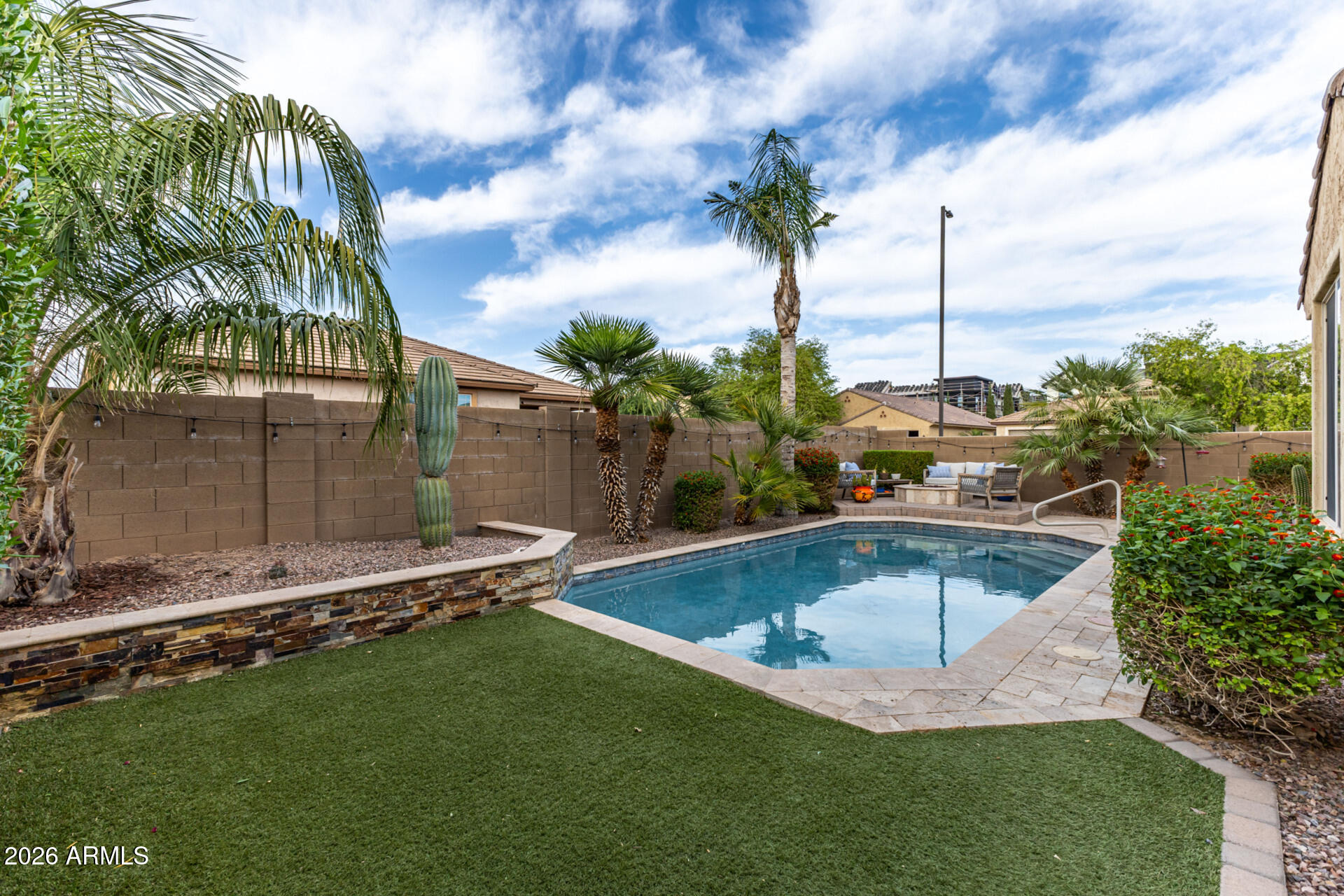 152 W ROSEMARY Drive