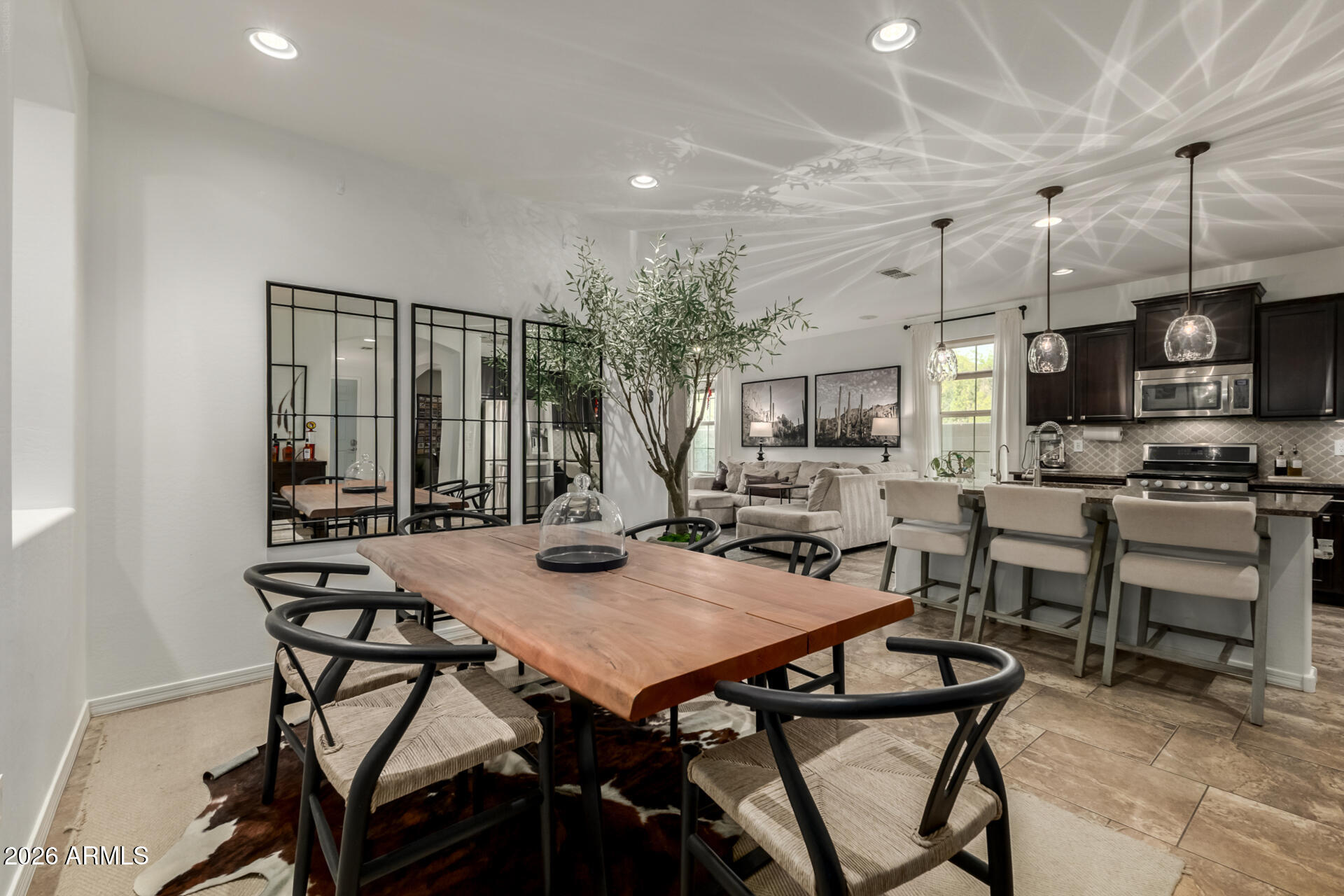 152 W ROSEMARY Drive