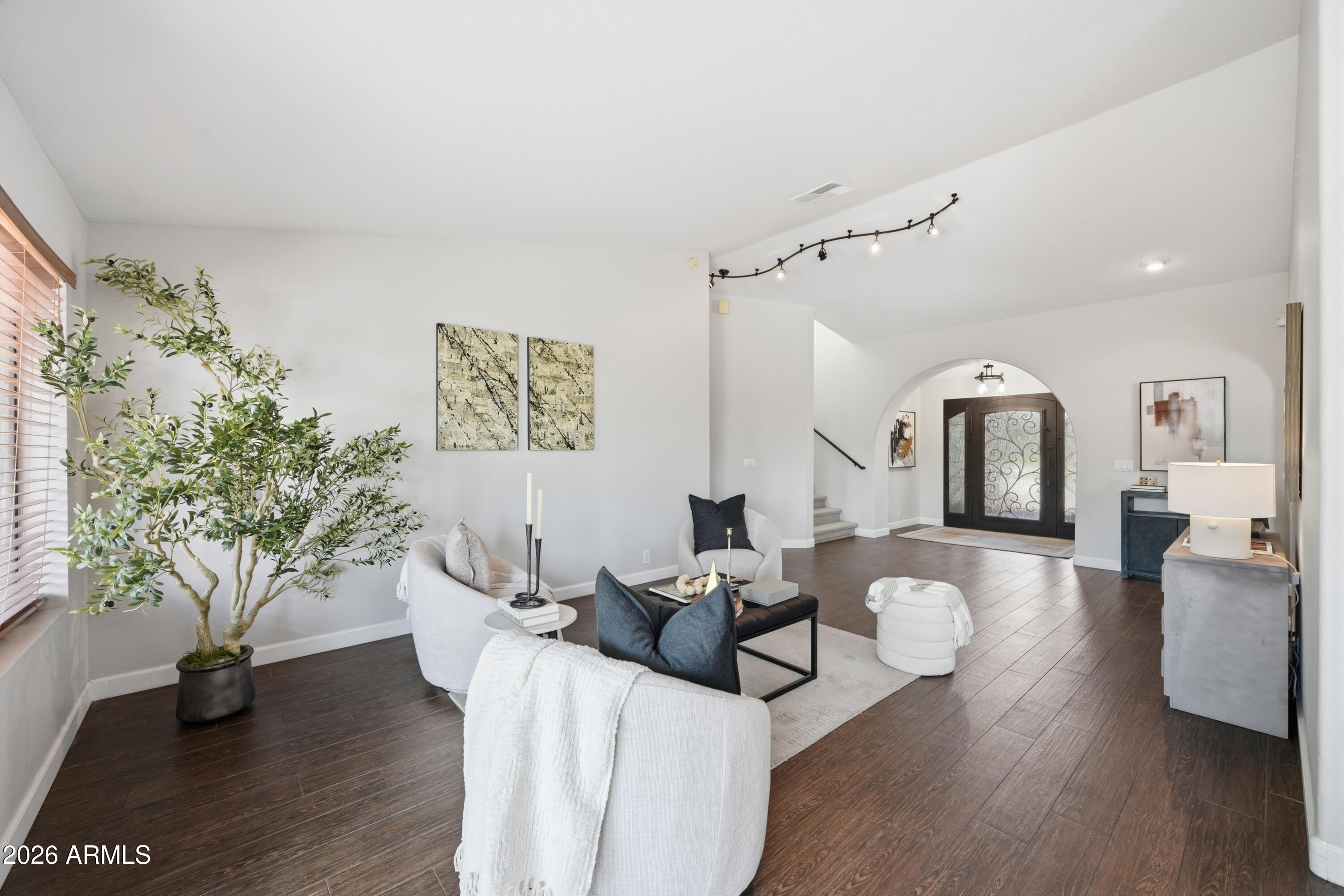 2306 N ACACIA