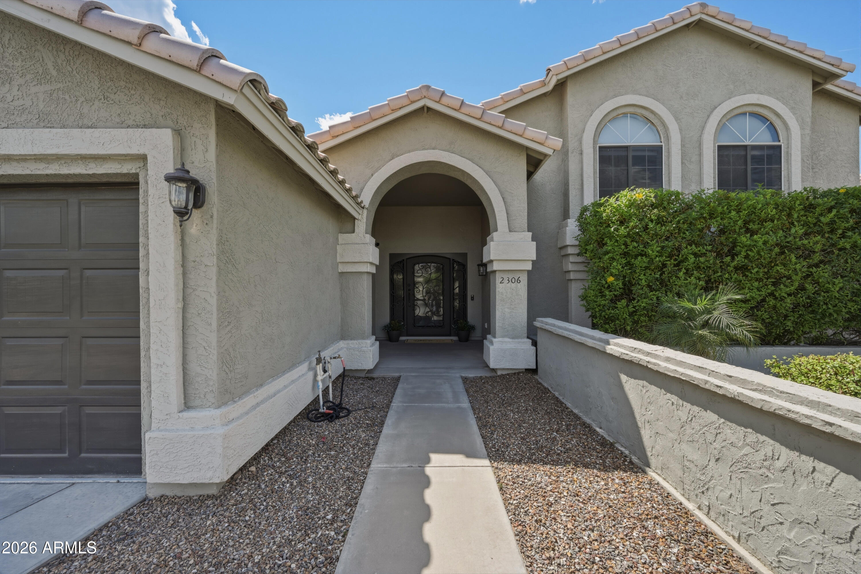 2306 N ACACIA