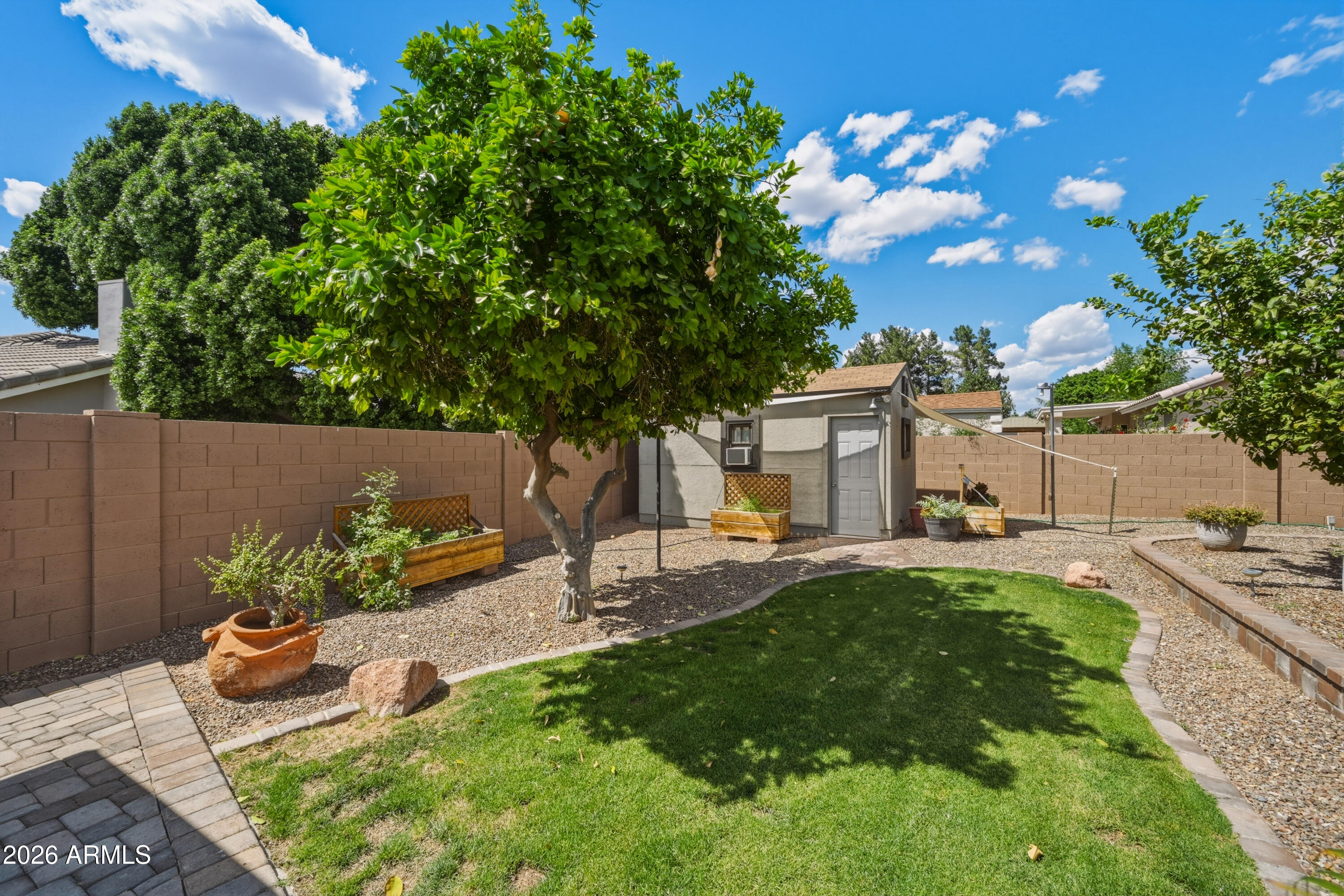 2306 N ACACIA