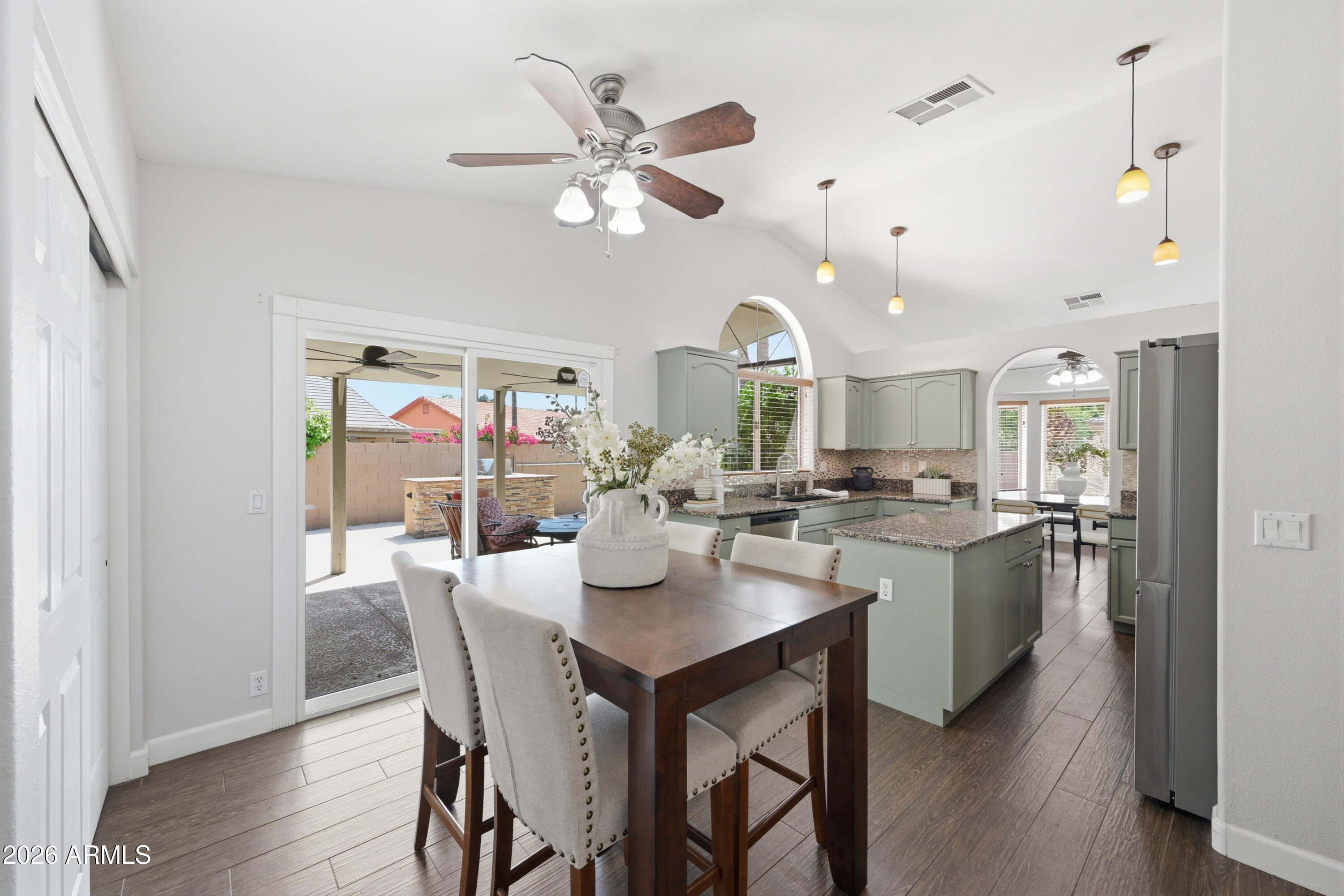 2306 N ACACIA